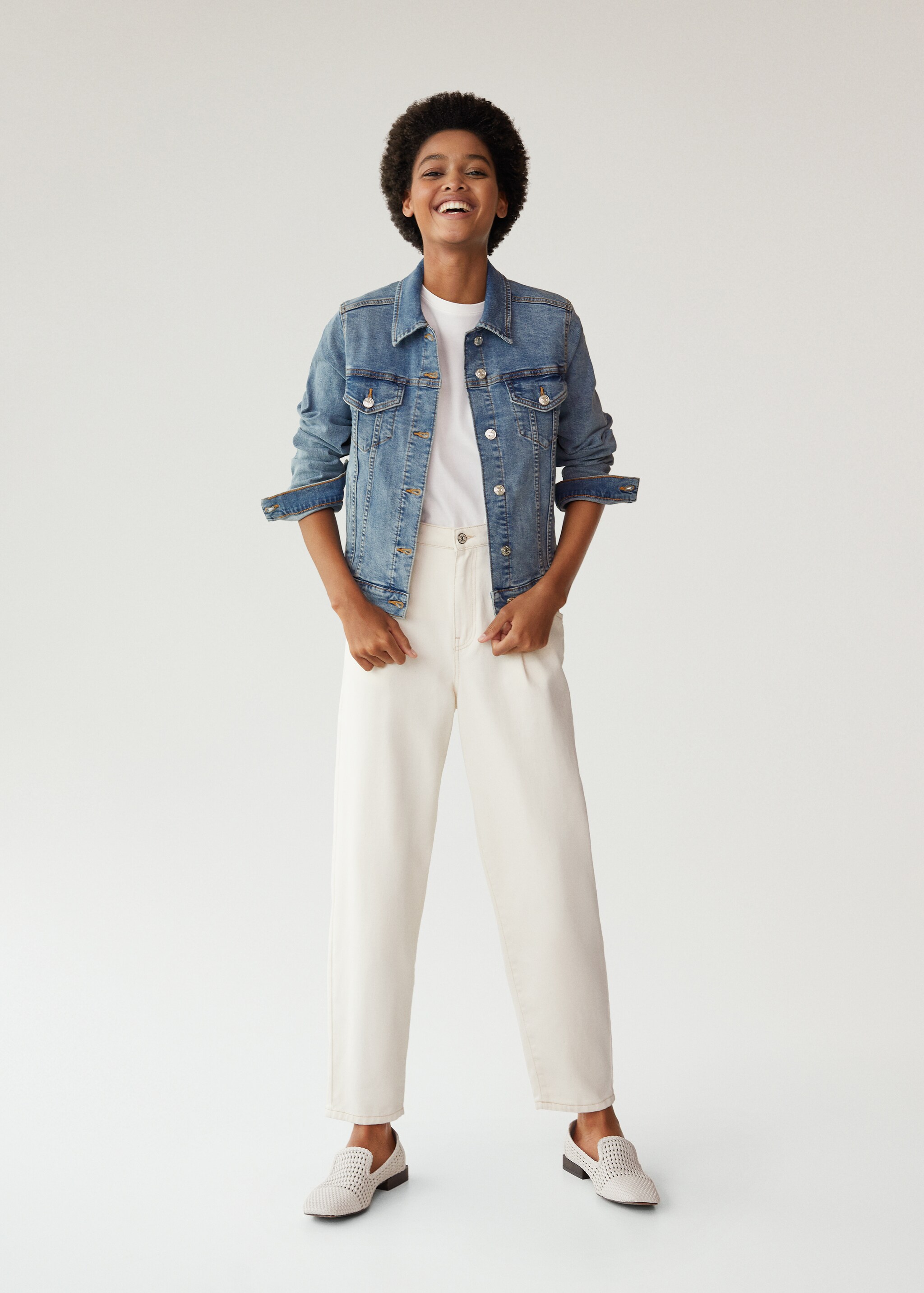 Cazadora denim claro - Plano general