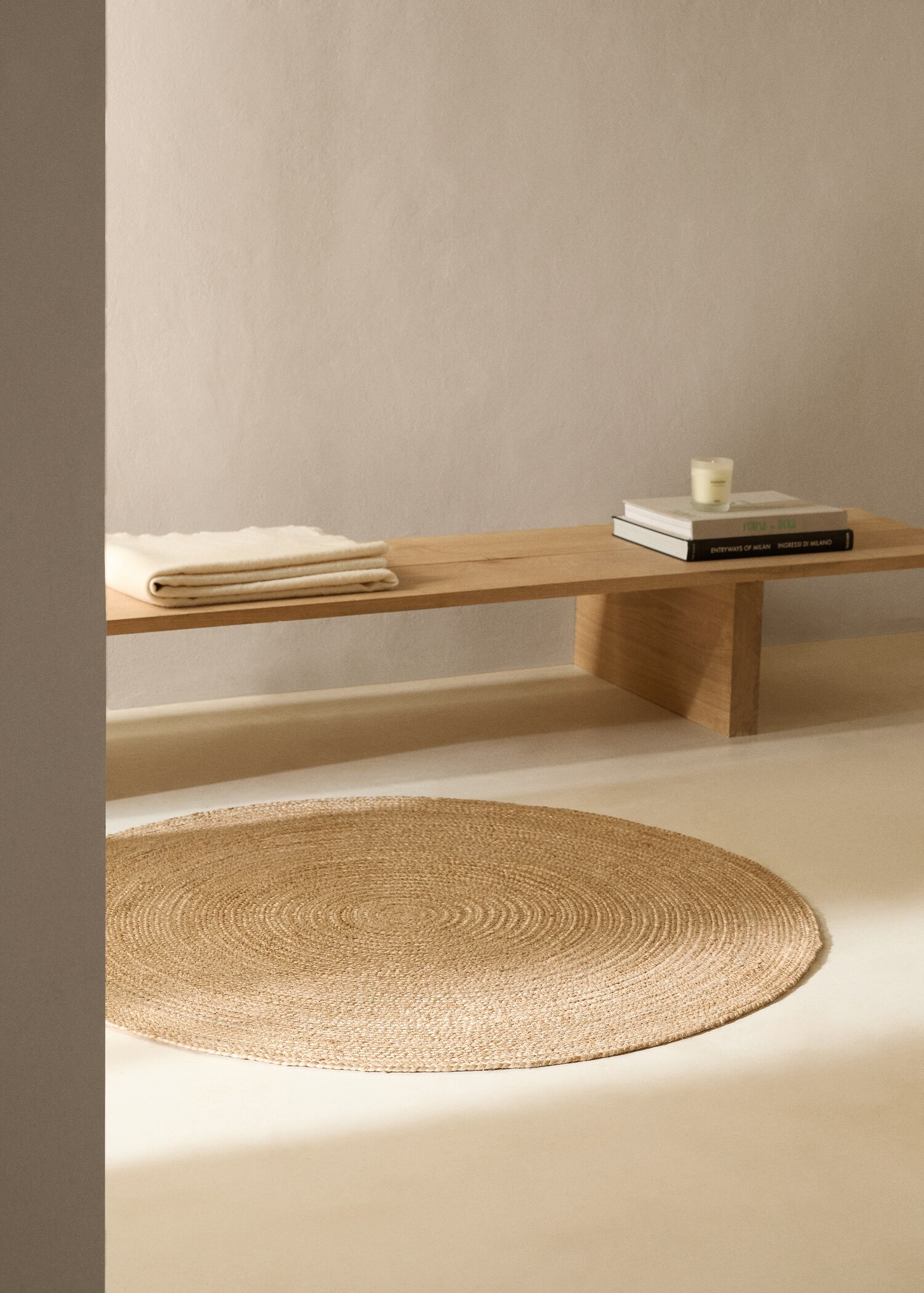 Medium natural fibre round rug - General plane