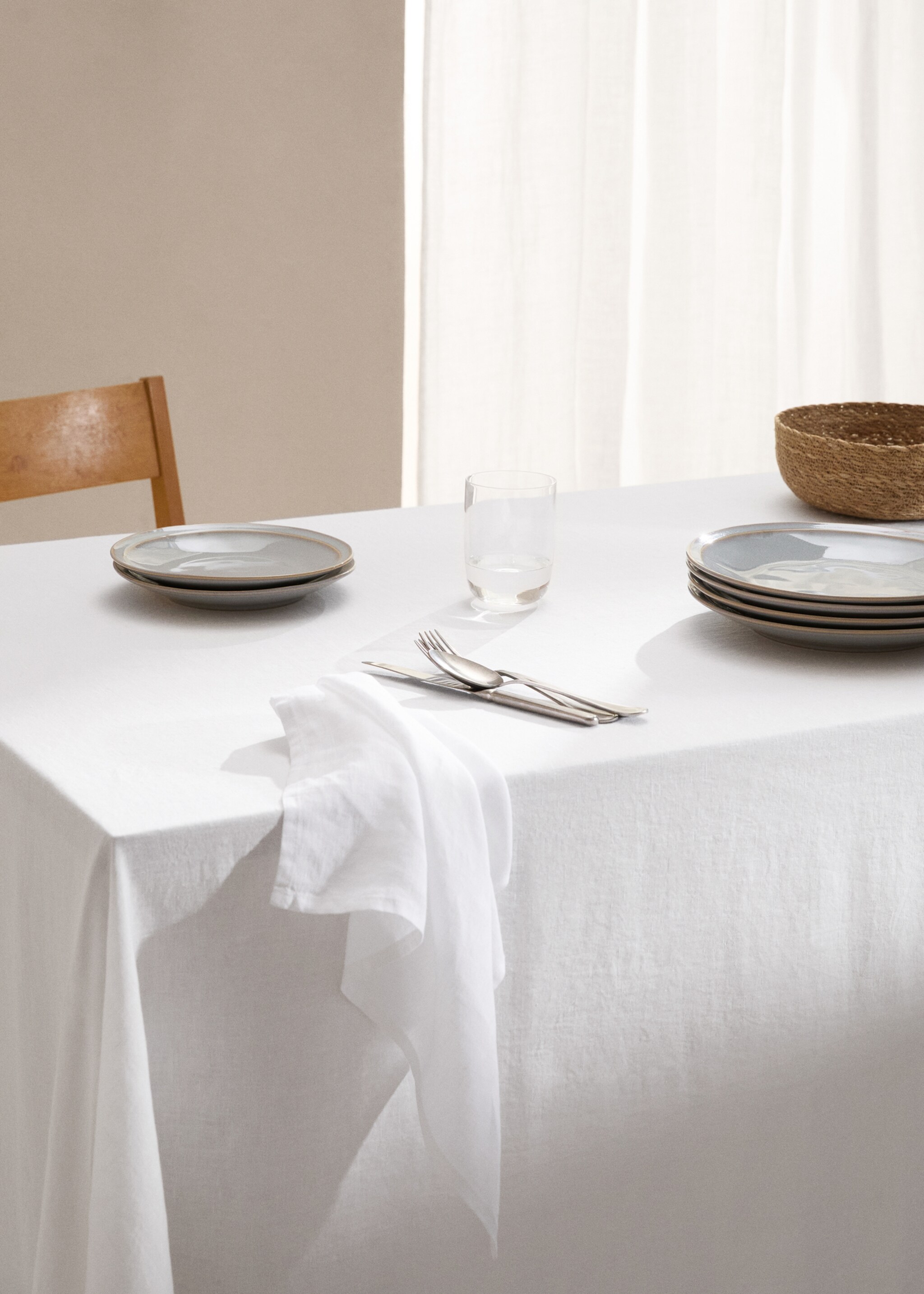 100% linen tablecloth for 6 to 8 people - General plane, Off White. Ref: 77071013-00.