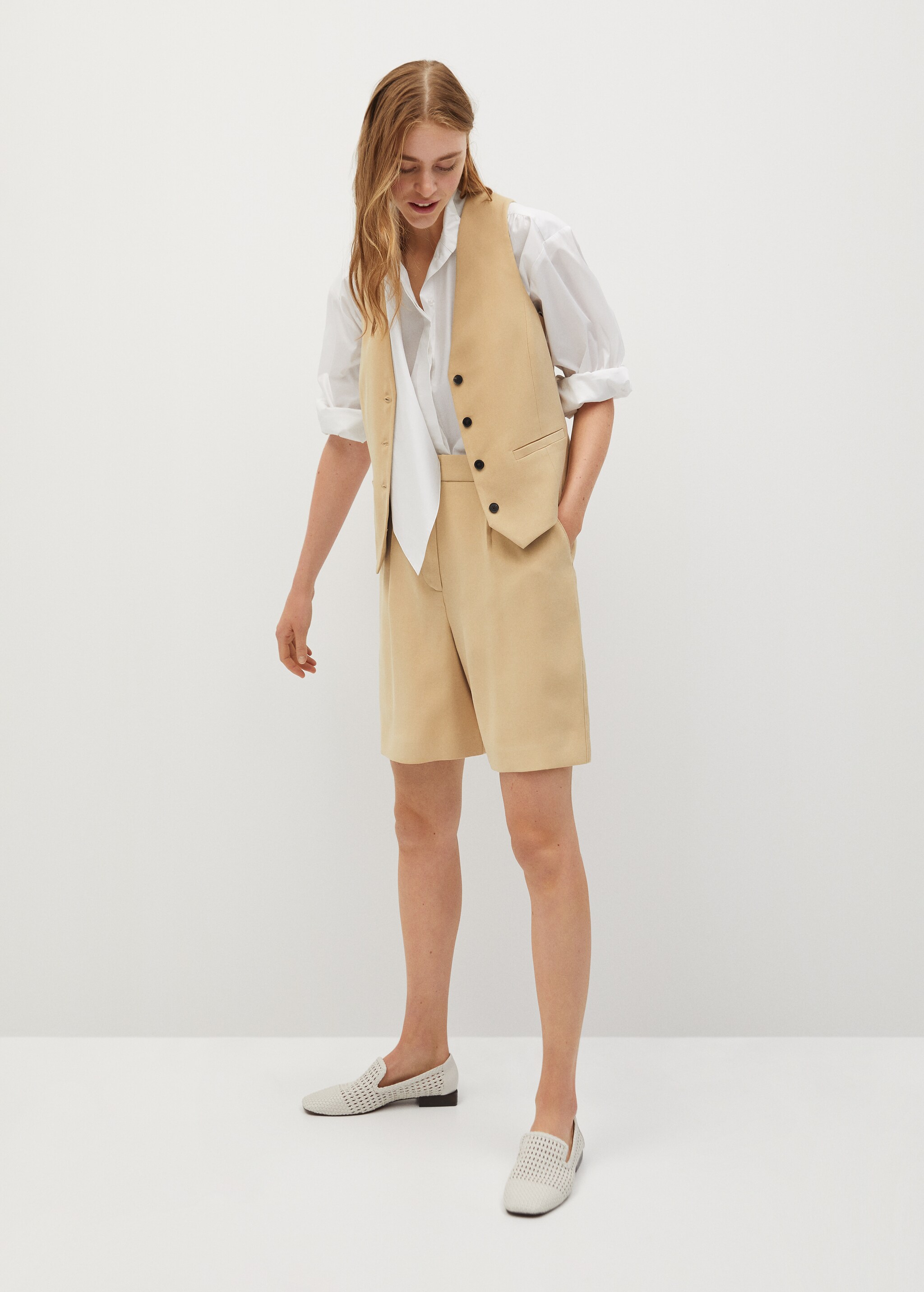 Bermudas traje tiro alto - Plano general