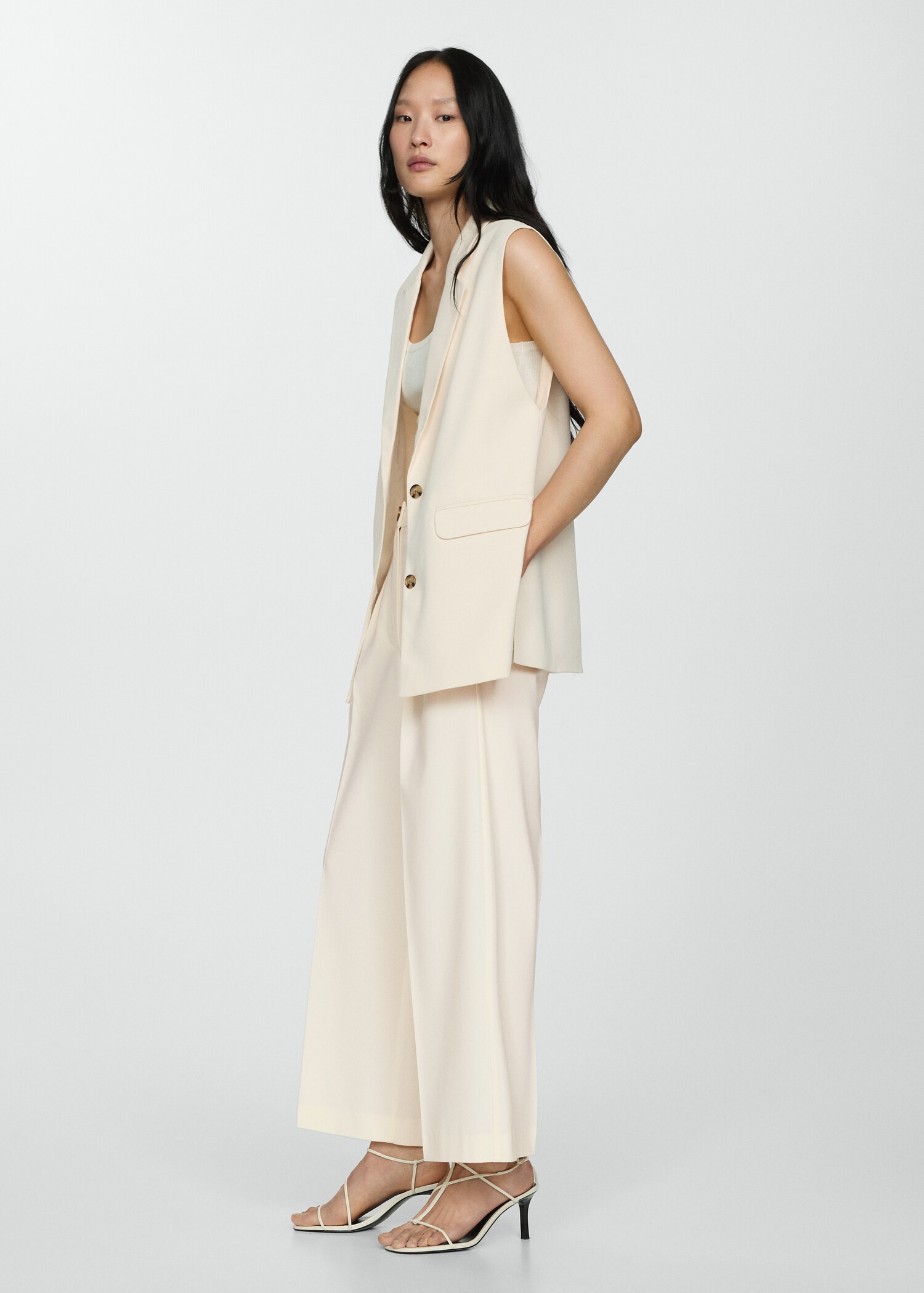 Long gilet with openings - General plane