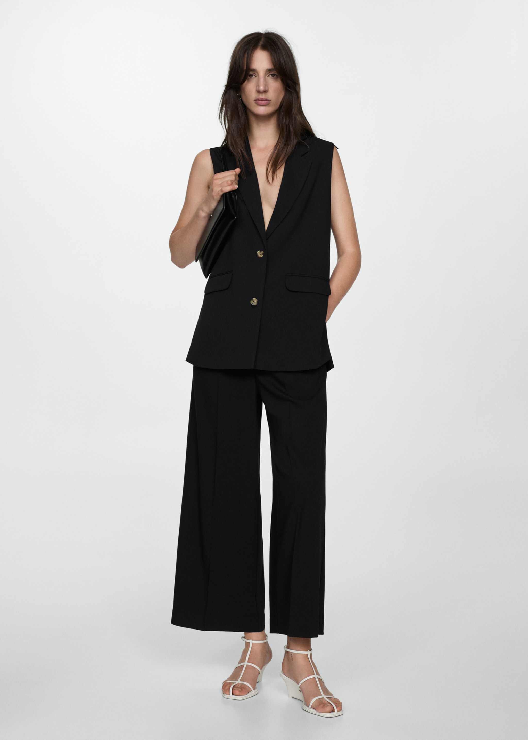 Long gilet with openings - General plane, Black. Ref: 77072912-00.