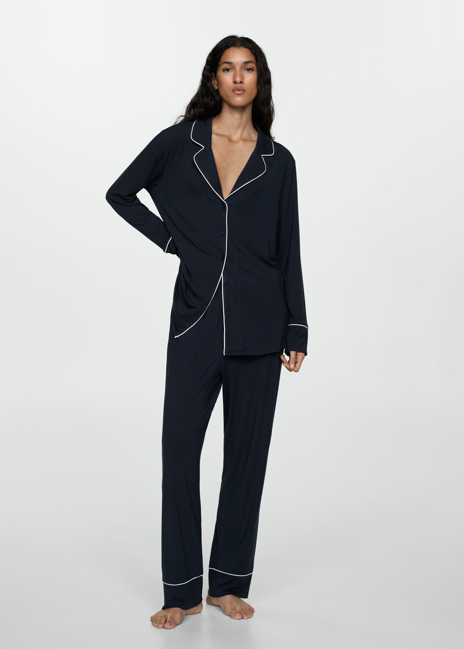 Two-piece pyjamas with piping - General plane