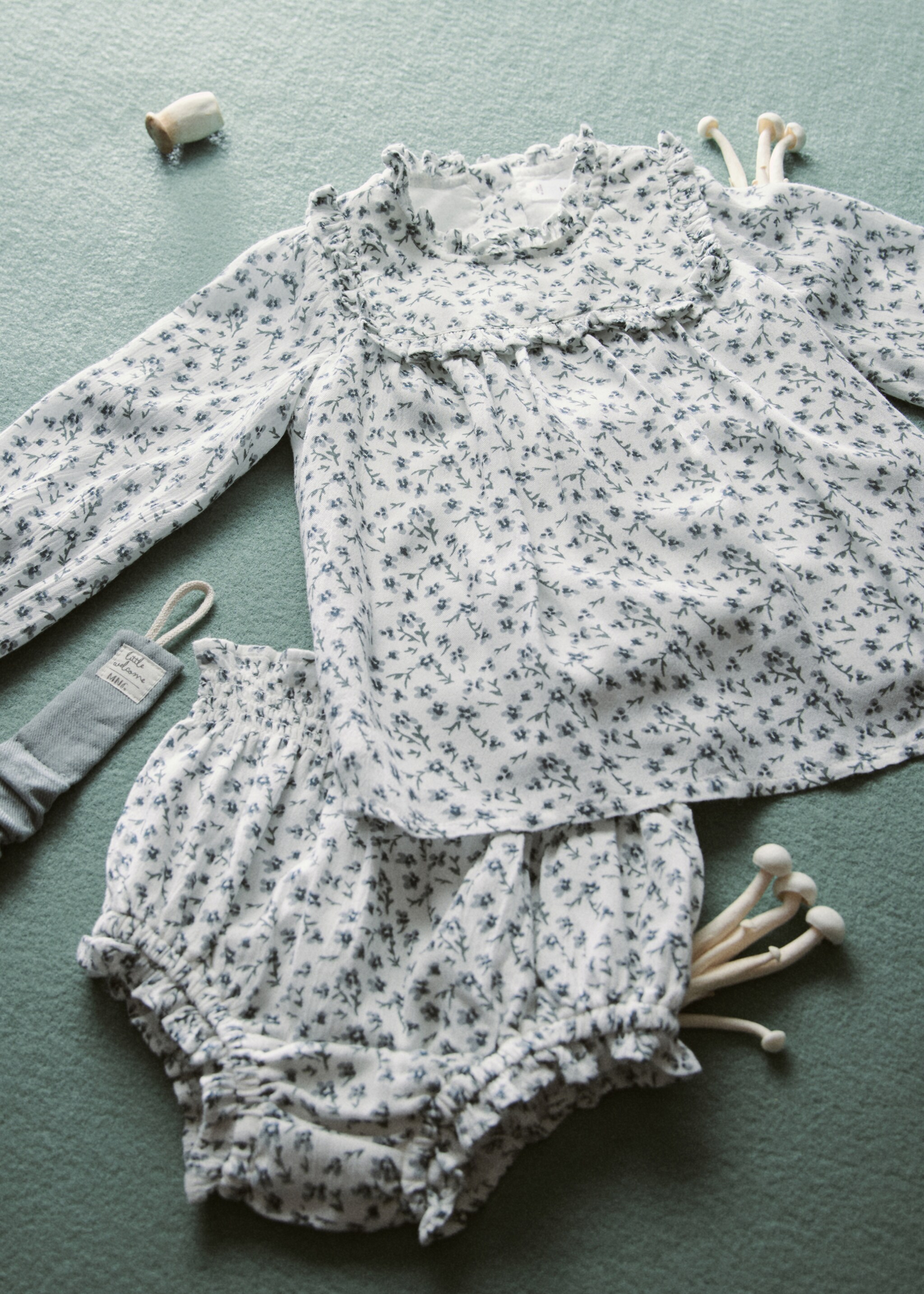 Printed dress and nappy cover - General plane