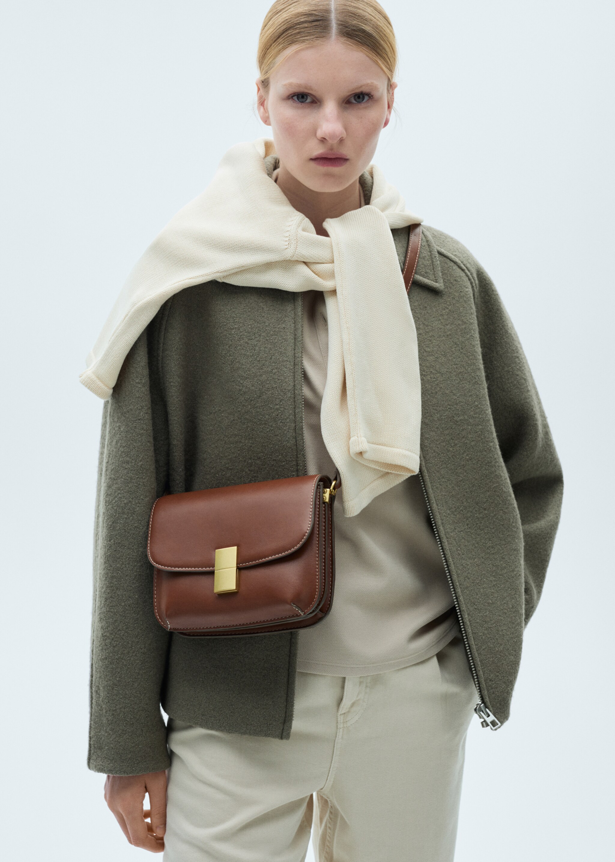 Crossbody bag with metal closure - General plane, Leather. Ref: 77074011-00.