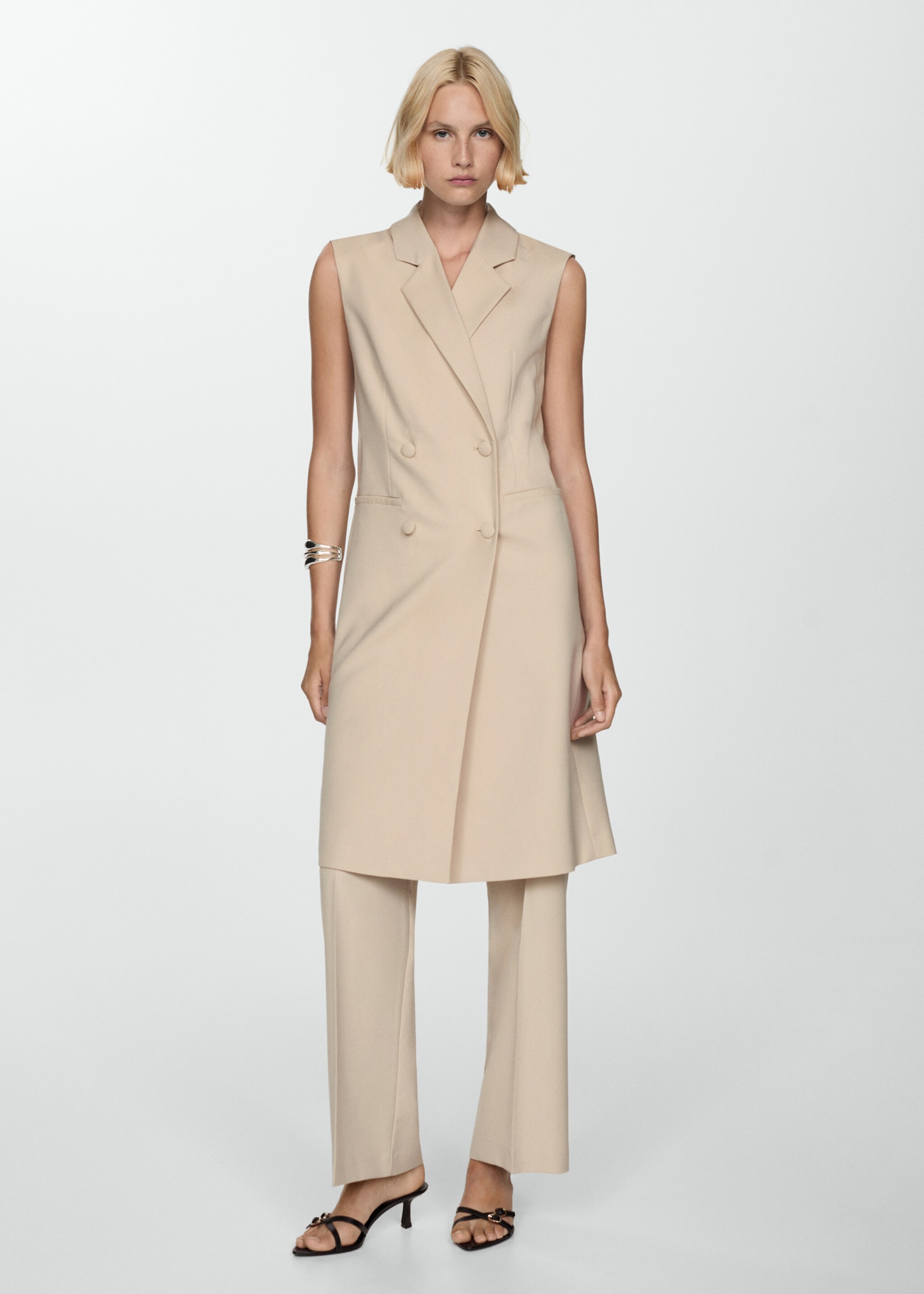 Vestă lungă cu nasturi - Plan general, Nisipiu. Ref: 77074012-00.