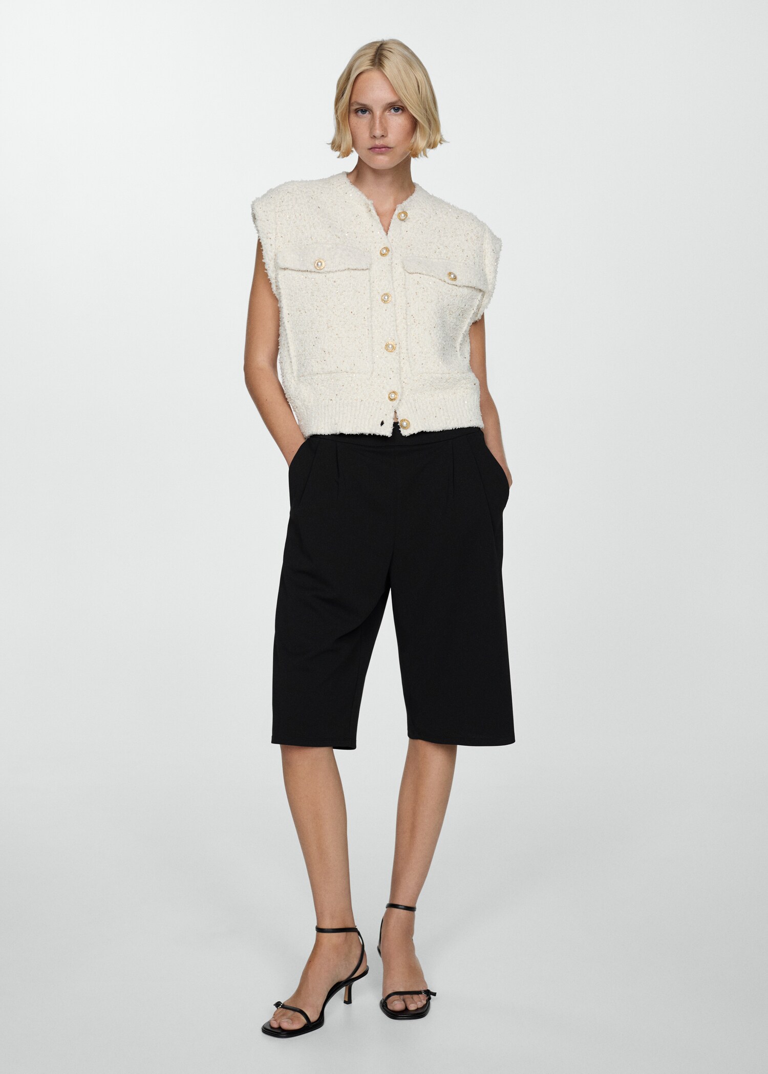 Pleated Bermuda shorts - General plane