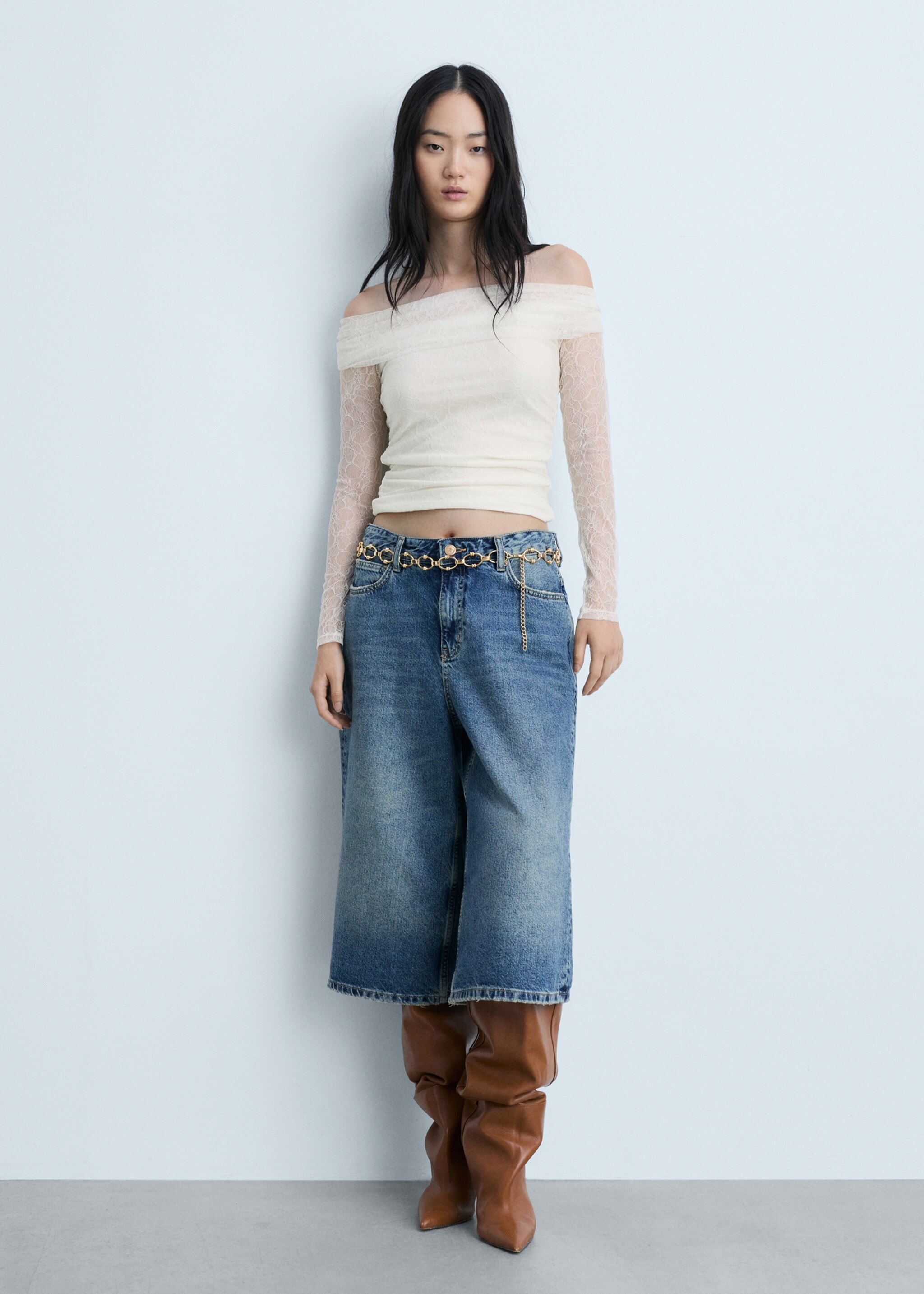 Off-shoulder T-shirt met kant - Overzichtstekening, Gebroken wit. Ref: 77074796-00.