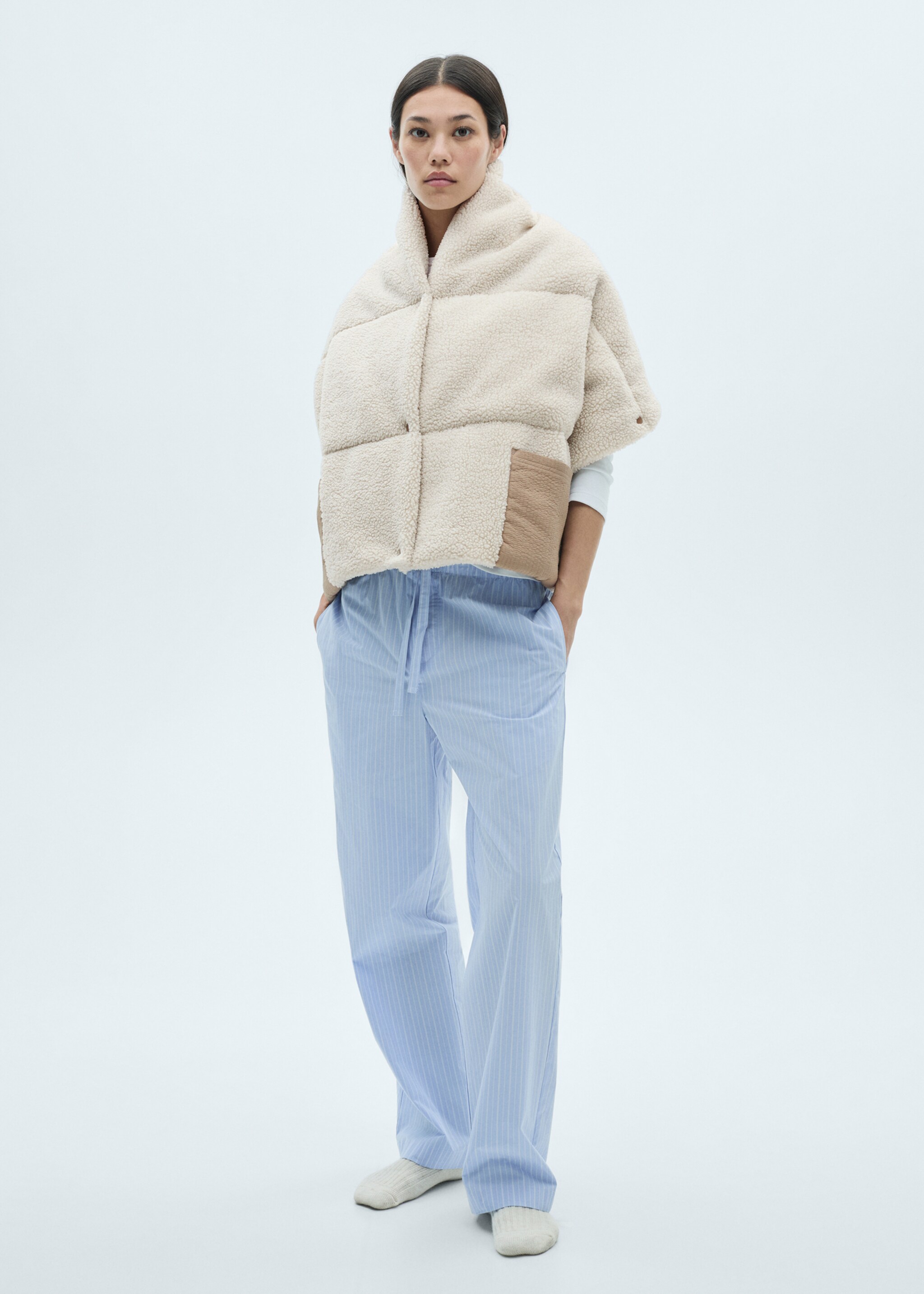 Teddy cape met knopen - Overzichtstekening, Ecru. Ref: 77075636-00.