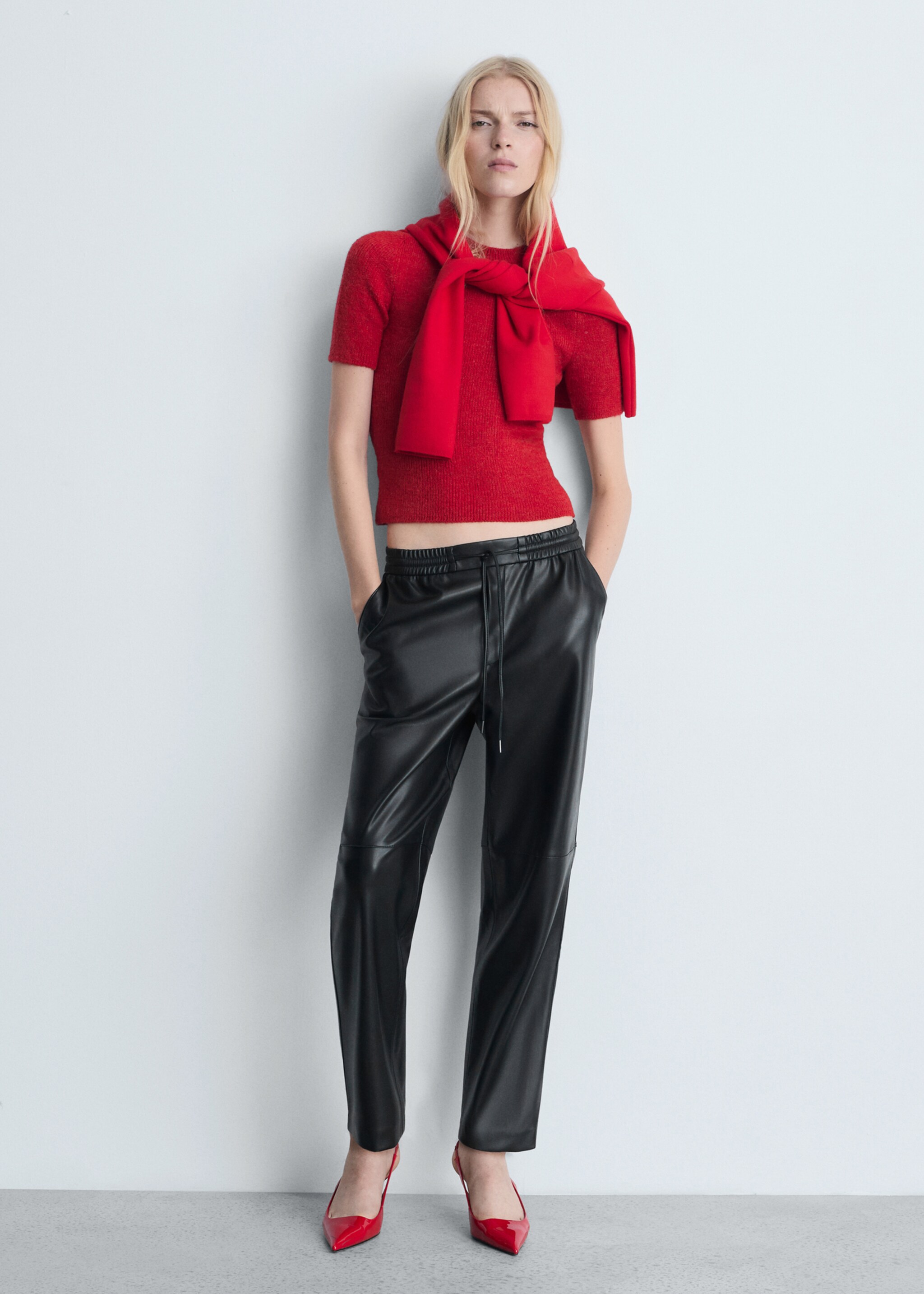 Faux-leather trousers with elastic waist - General plane, Black. Ref: 77075648-00.