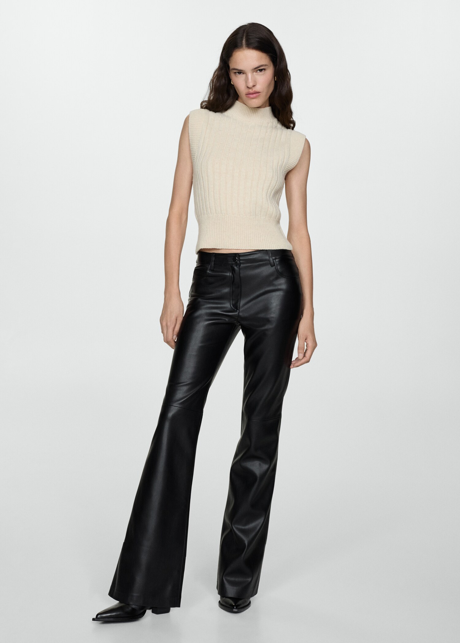 Pantalón flare efecto piel - Plano general