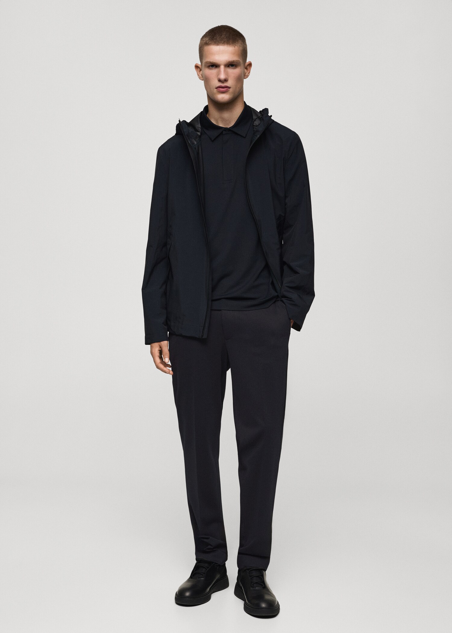 Pantalón traje antiarrugas tejido stretch - Plano general