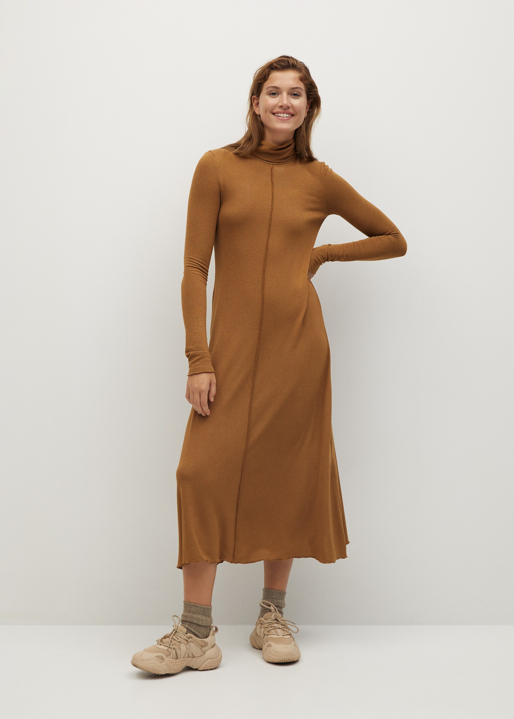 Vestido punto cuello alto - Plano general