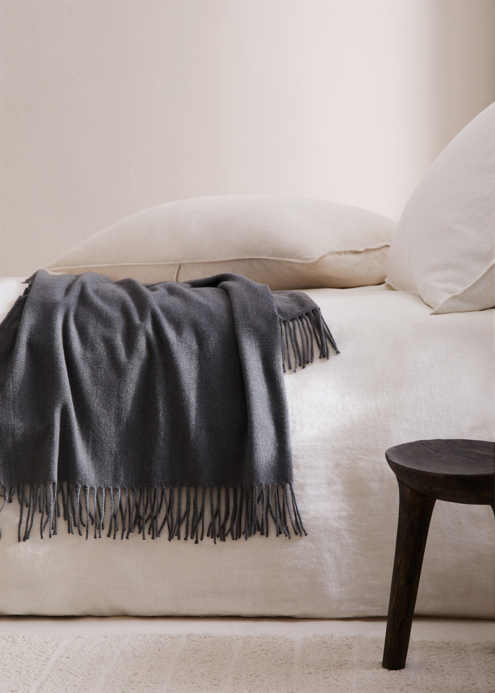 Manta lisa flecos 130x180cm - Plano general, Gris. Ref: 77077650-00.