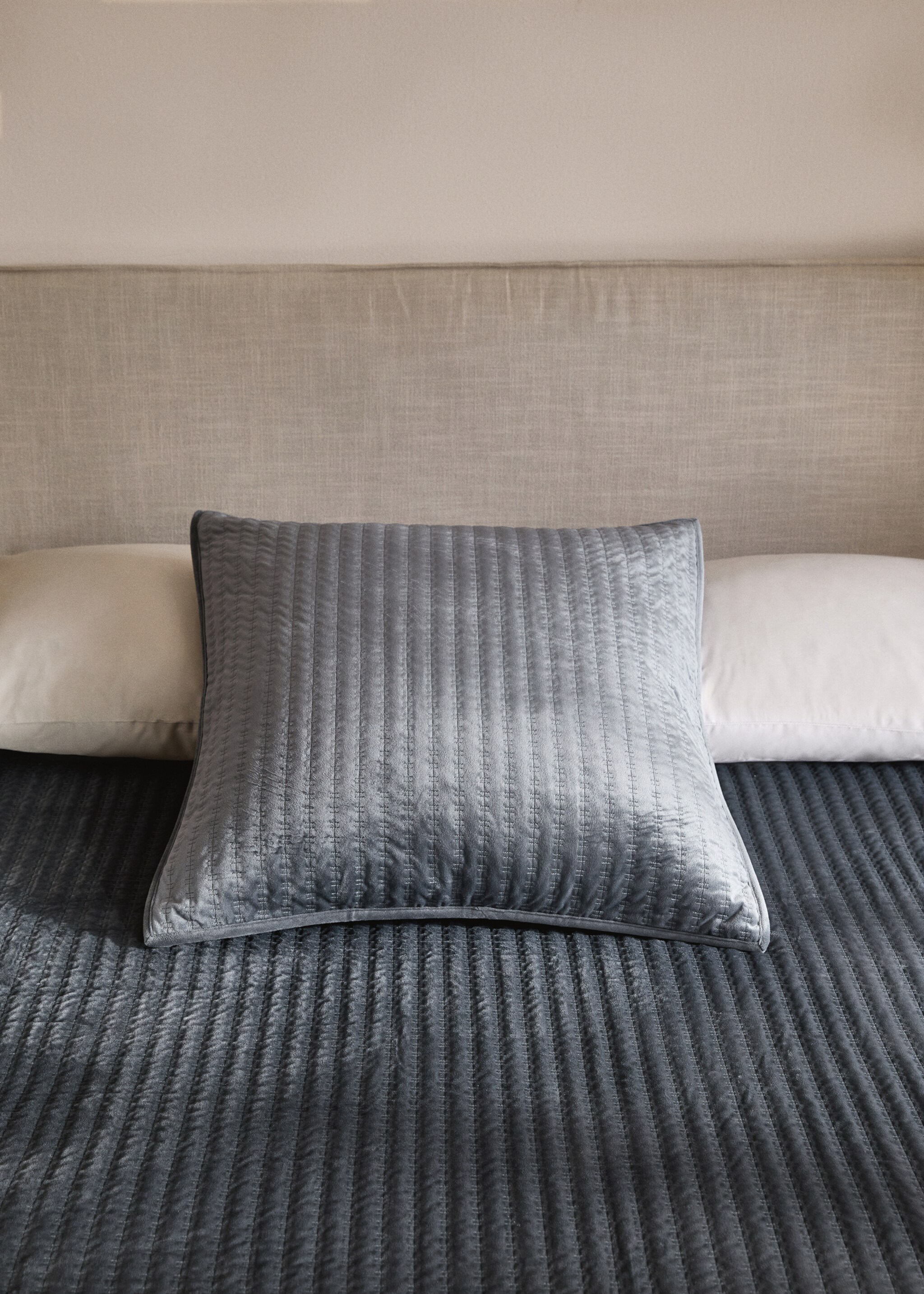 Velvet cushion cover - General plane, Blue. Ref: 77077668-00.