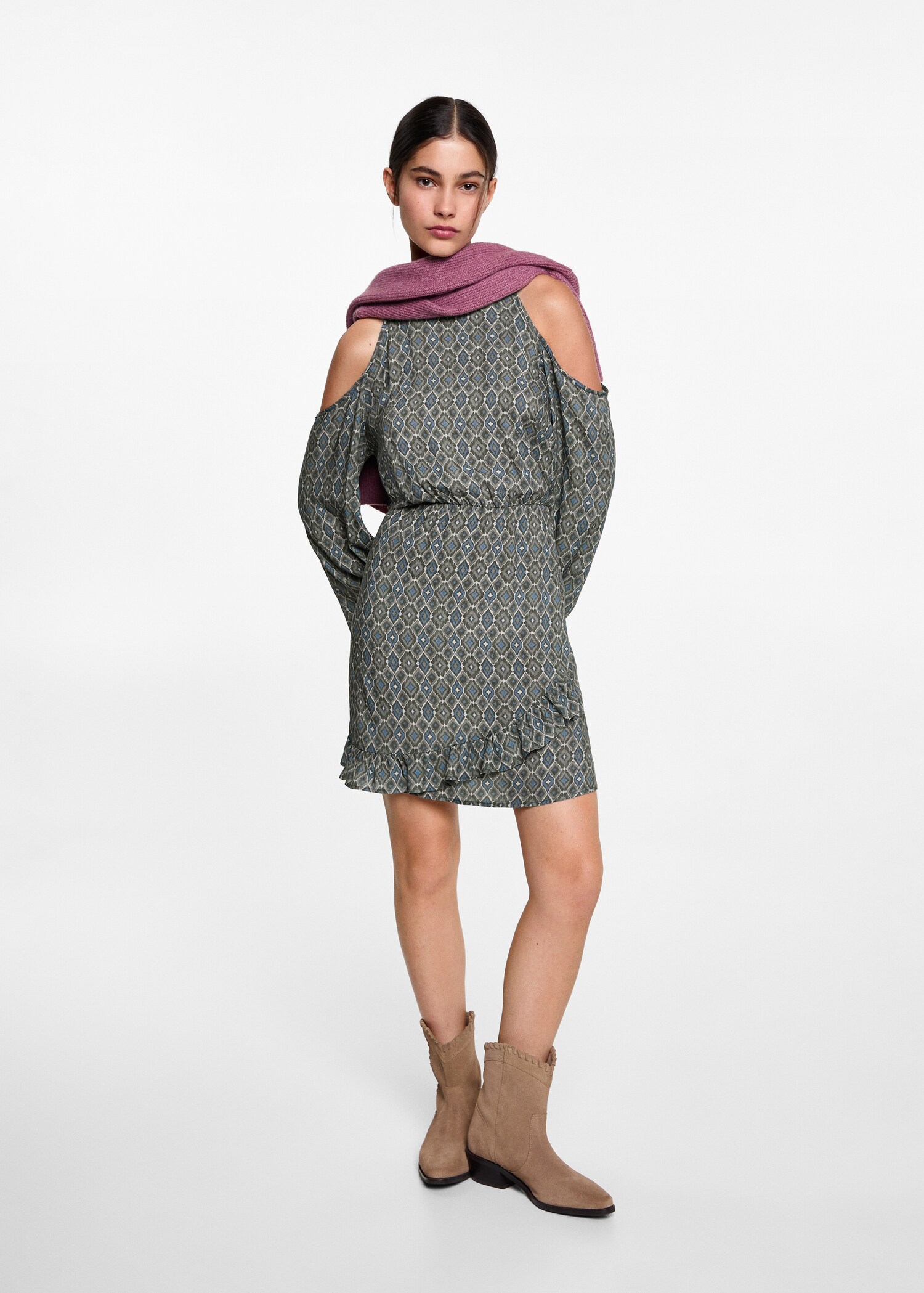 Short off-the-shoulder dress - General plane