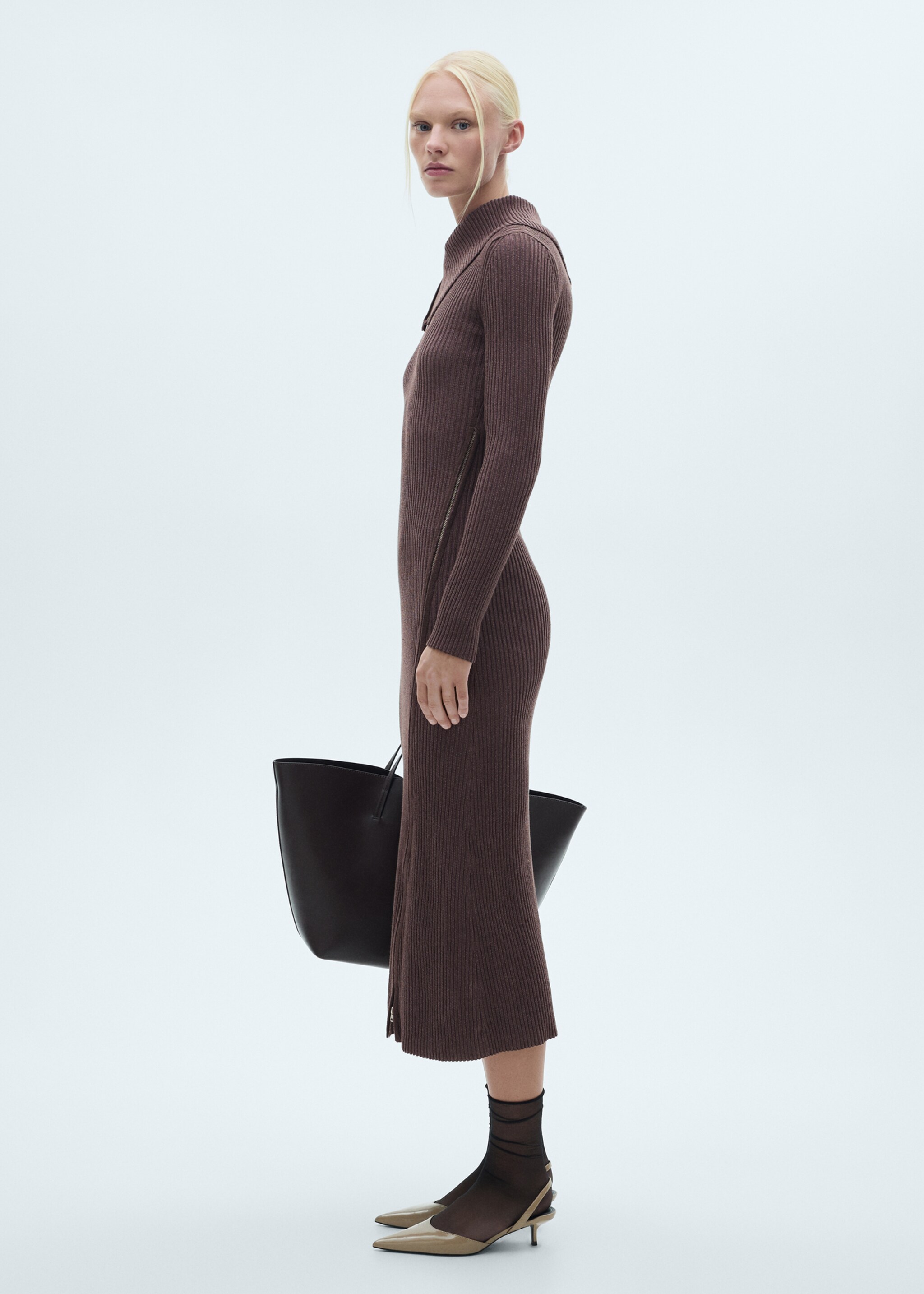 Geripptes Kleid mit Reverskragen - Allgemeine Ansicht, Bordeaux. Ref: 77077711-00.