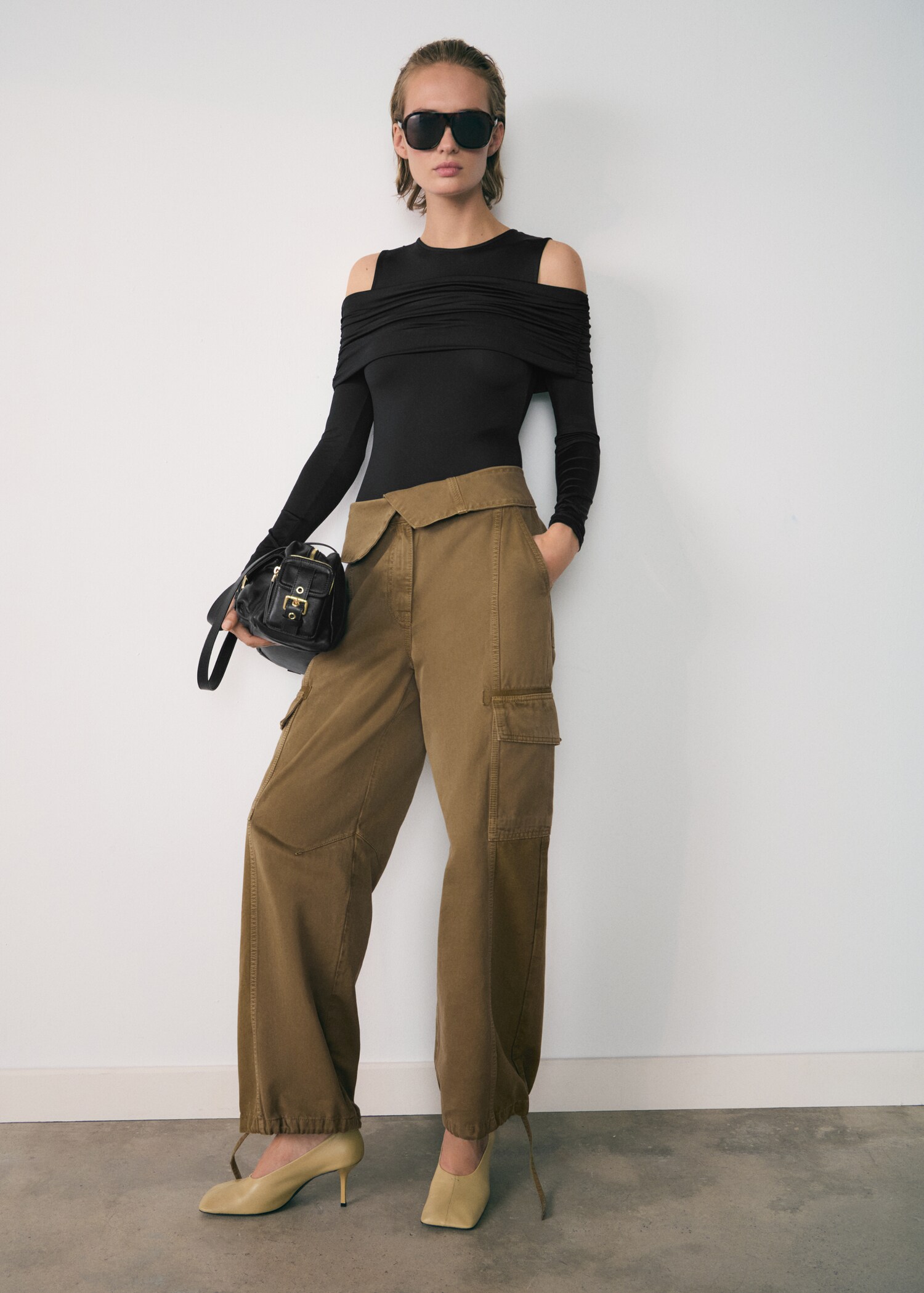 Combined bare shoulder bodysuit - General plane