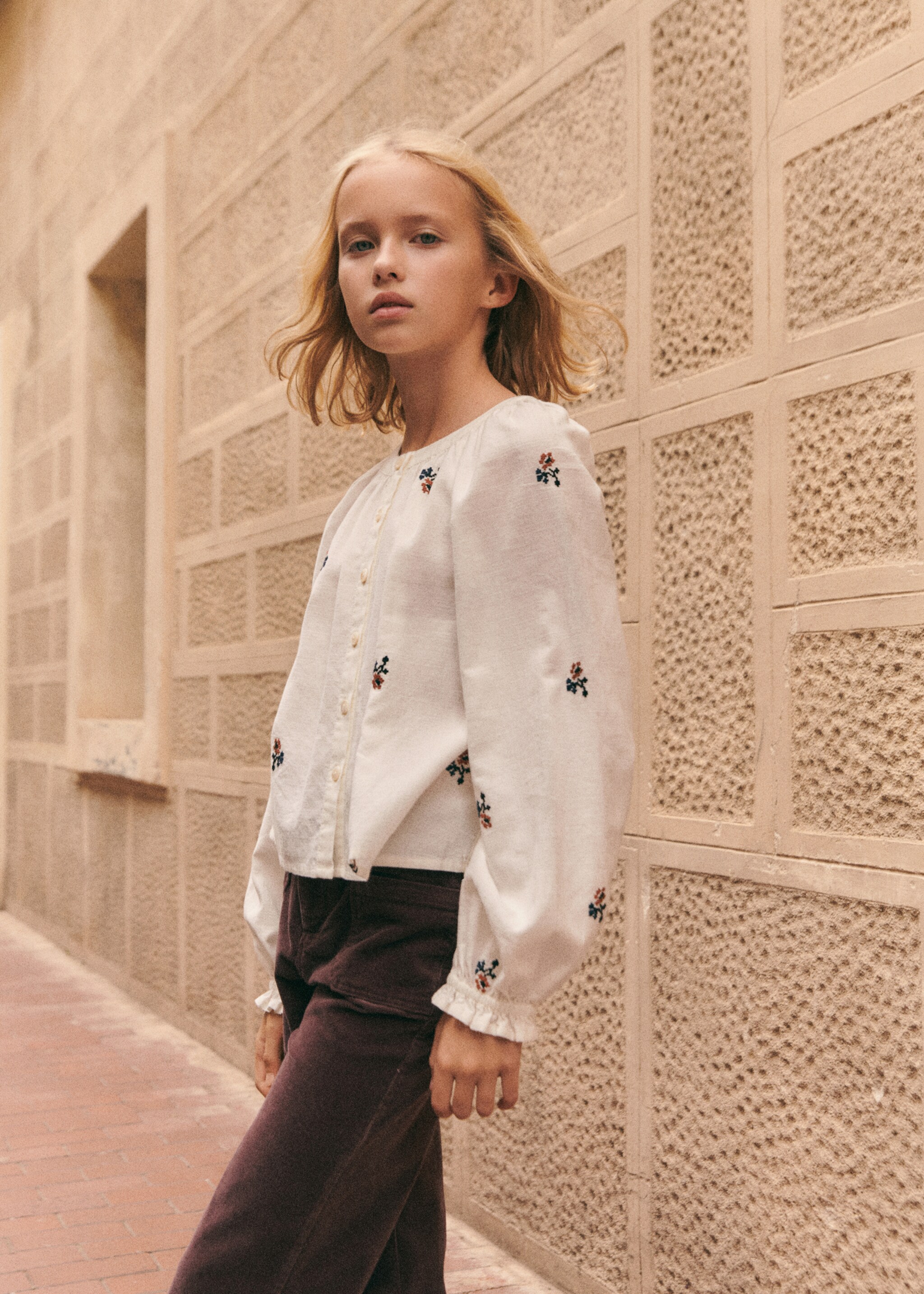 Floral embroidery blouse - General plane