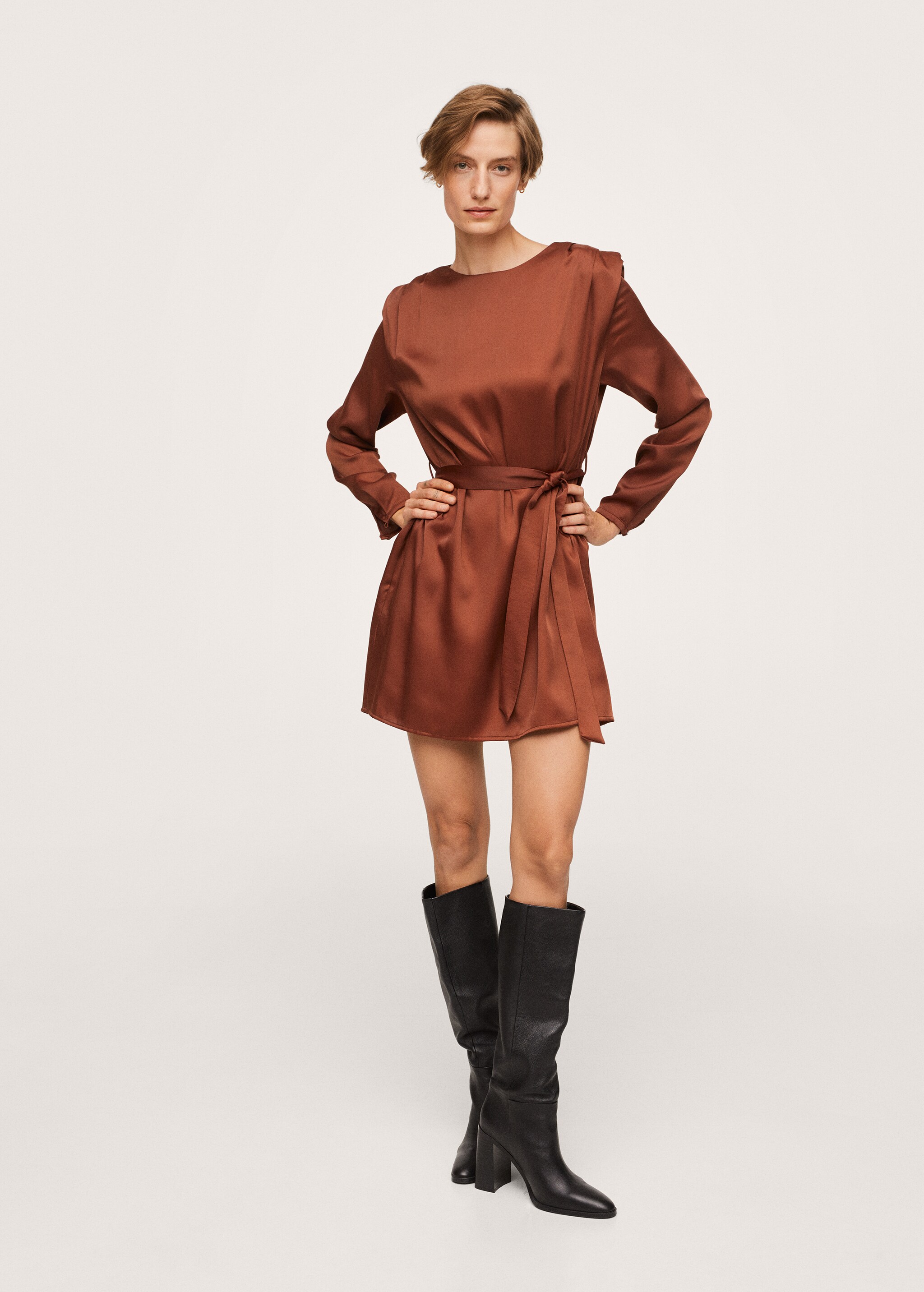 Shoulder pad dress - General plane