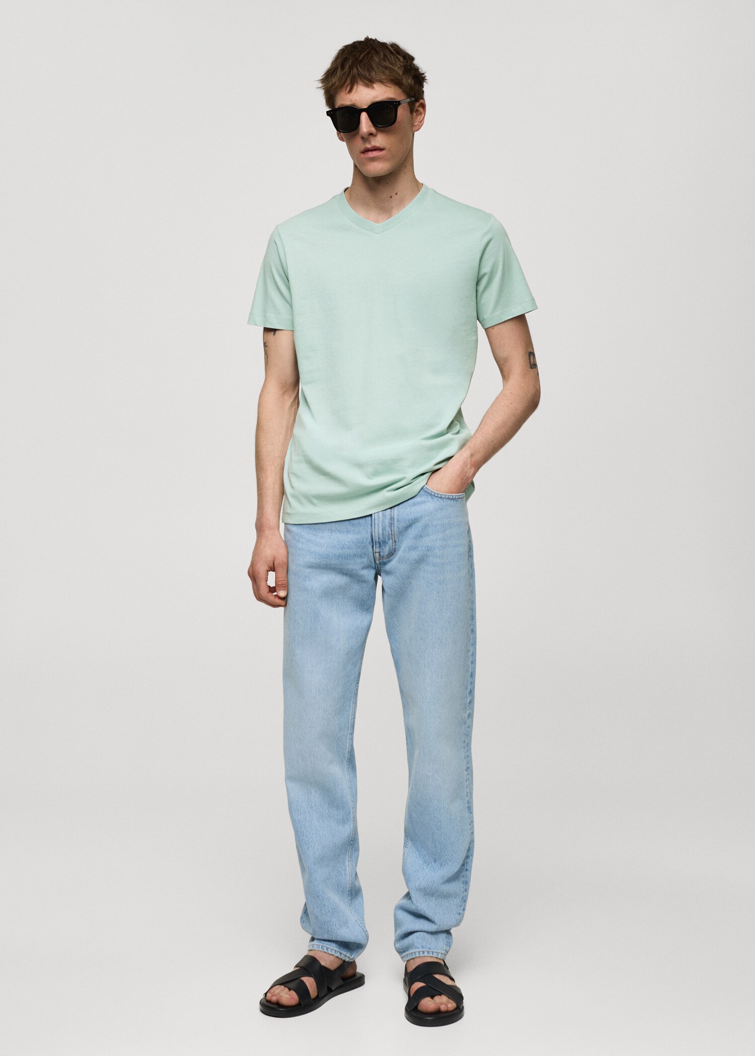 Slim-fit cotton V-neck t-shirt - General plane