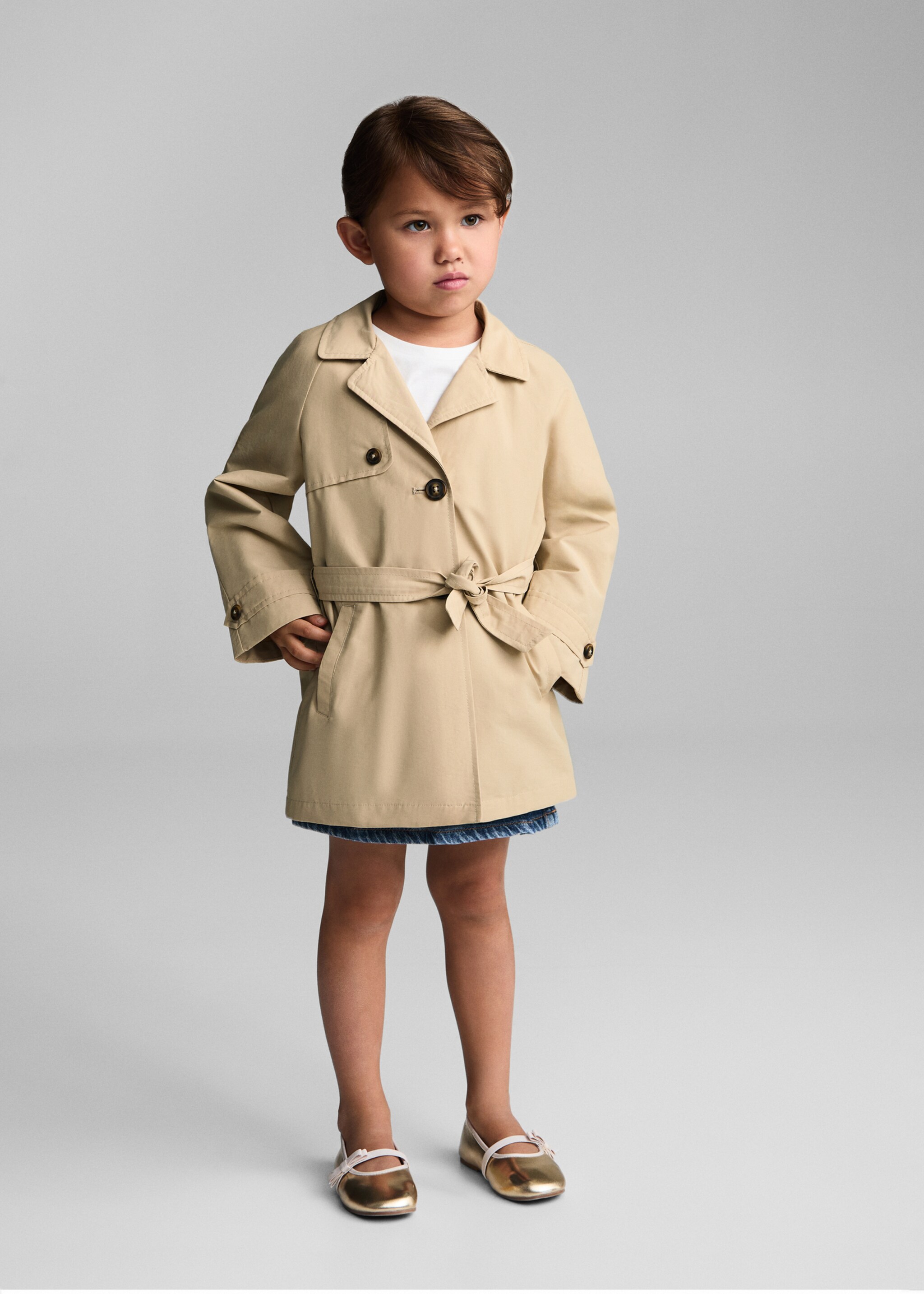 Klassischer Trenchcoat mit Gürtel - Allgemeine Ansicht, Sandfarben. Ref: 77082918-00.