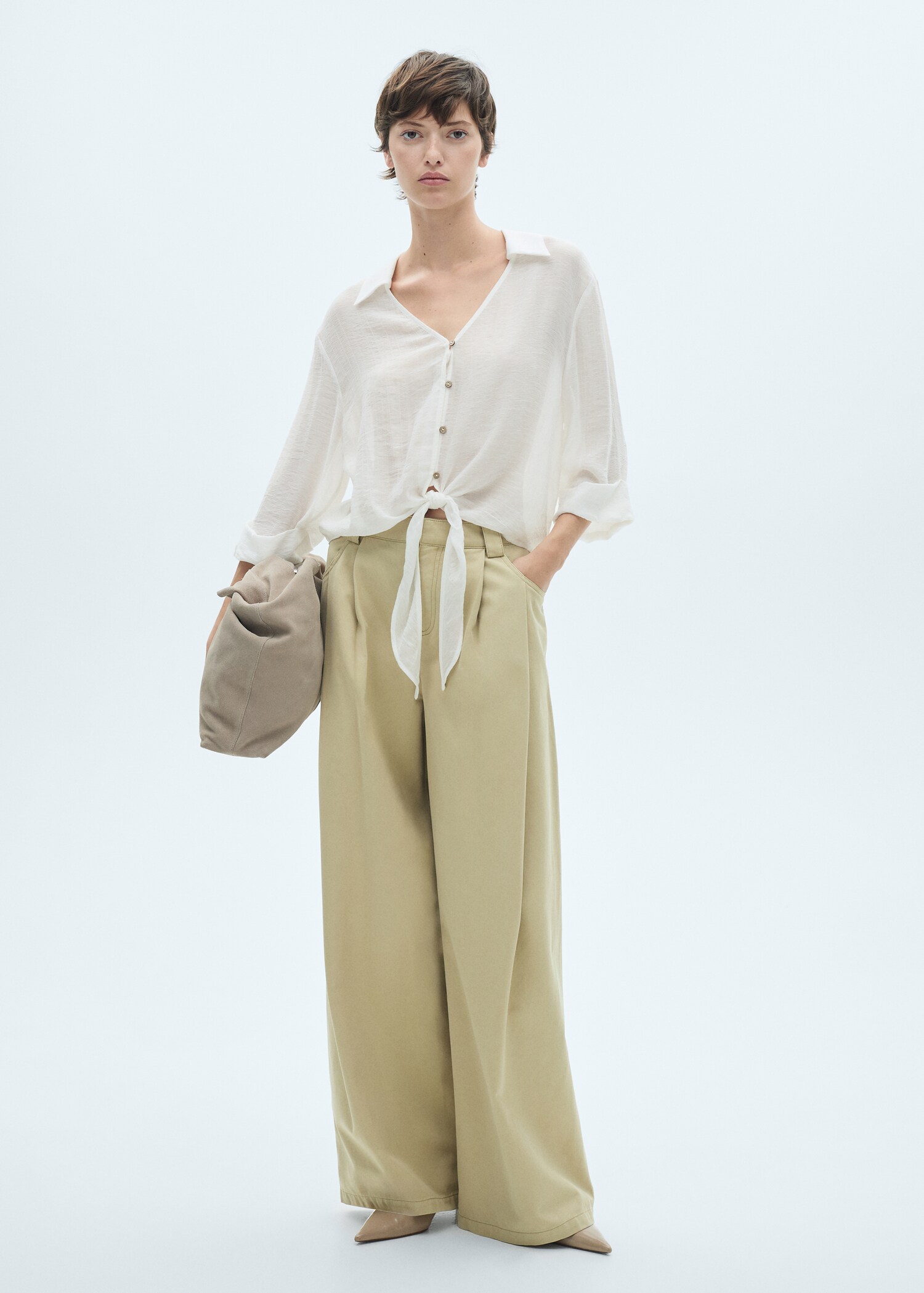 Flared-sleeve blouse with bow - General plane