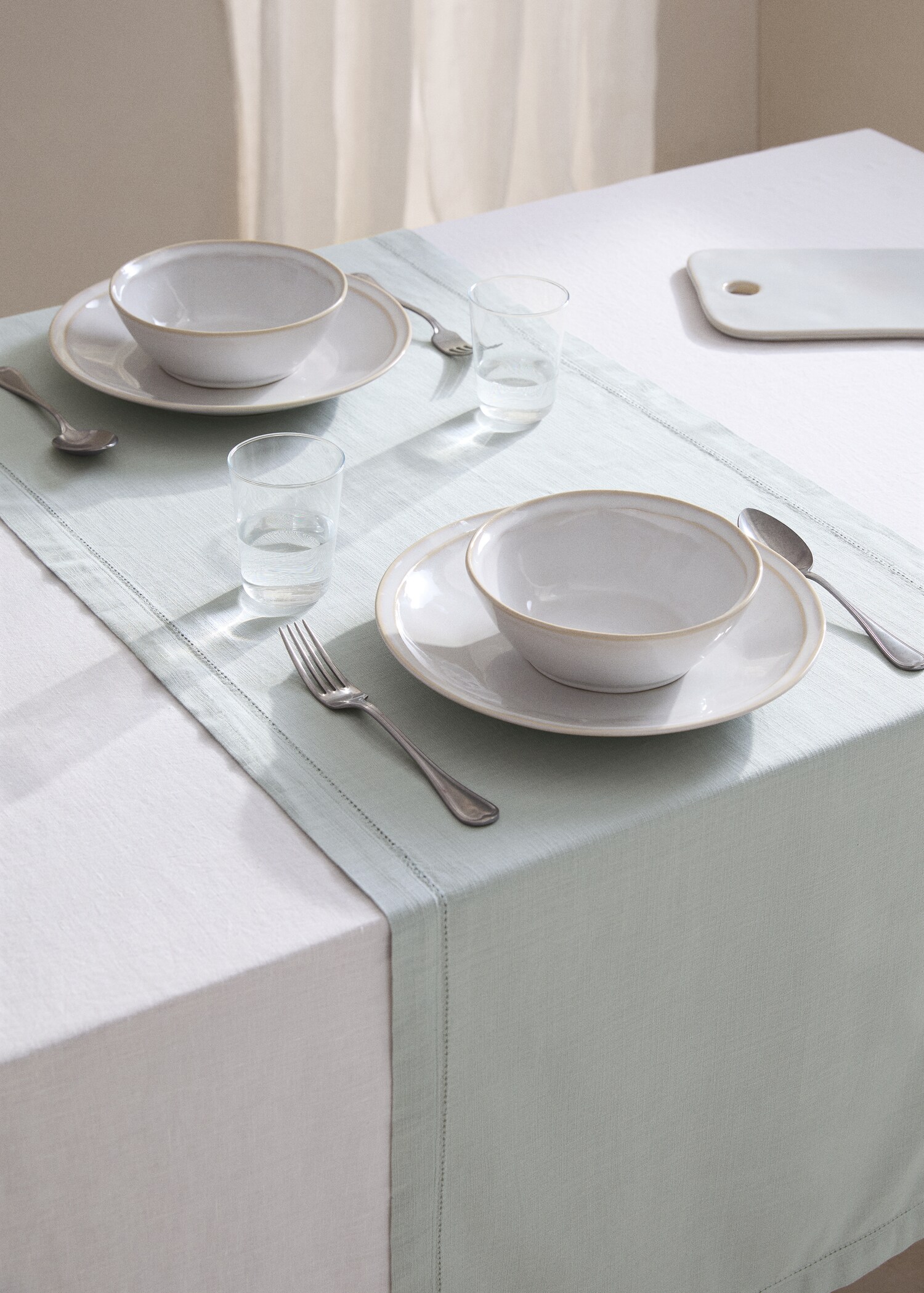 Hemstitch embroidered table runner - General plane