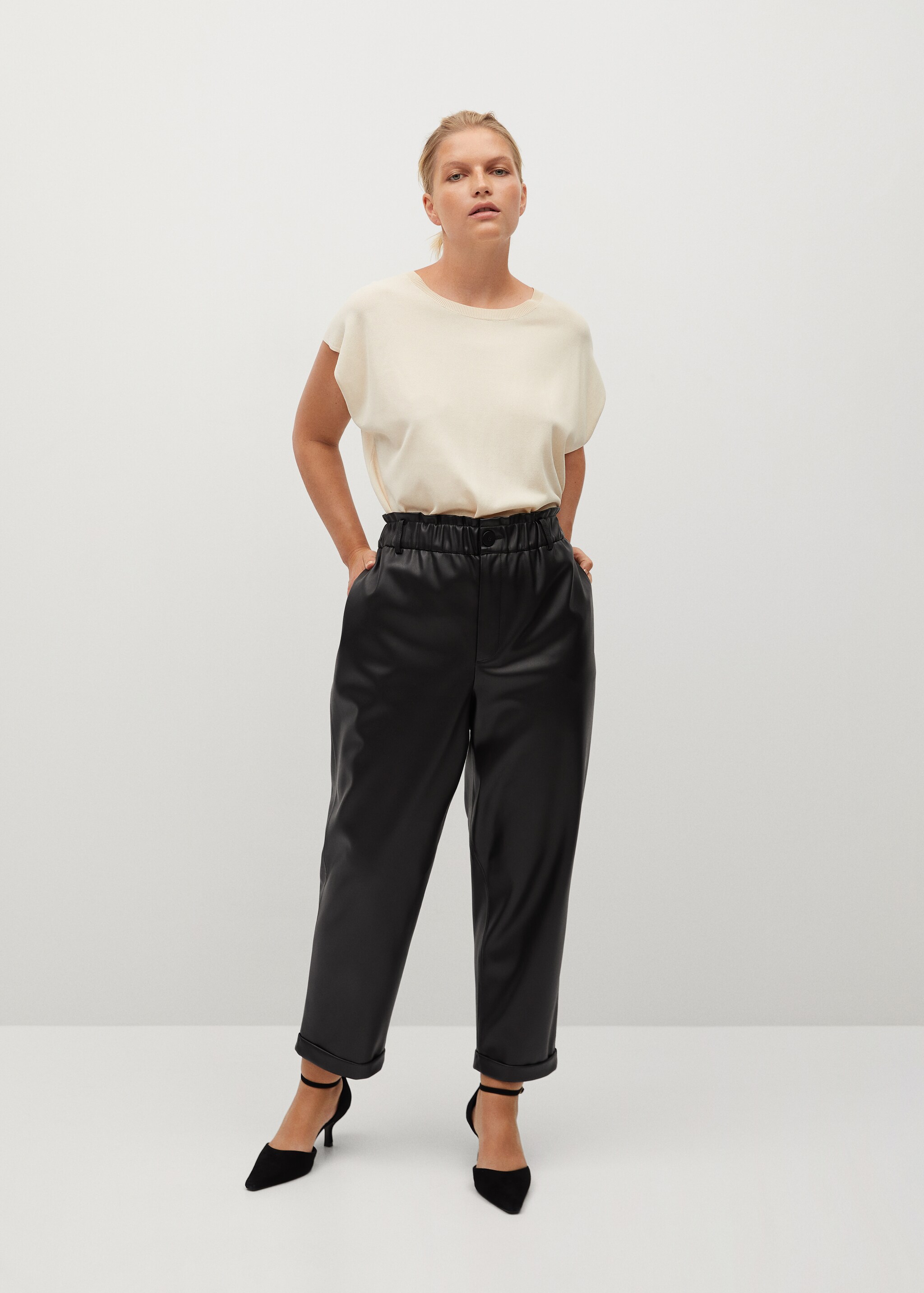 Leather-effect slouchy trousers - General plane