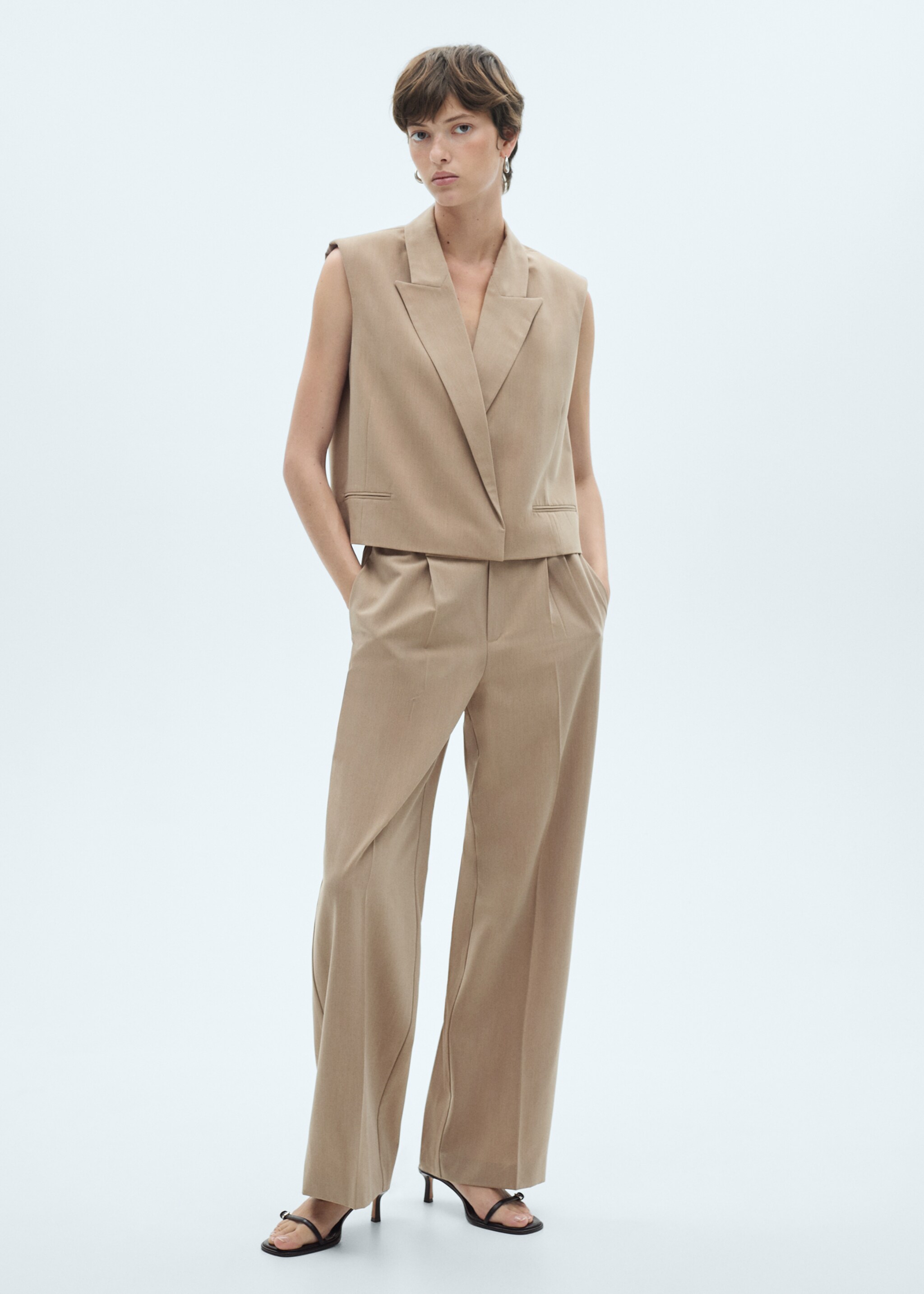 Suit waistcoat with lapels - General plane, Beige. Ref: 77087646-00.