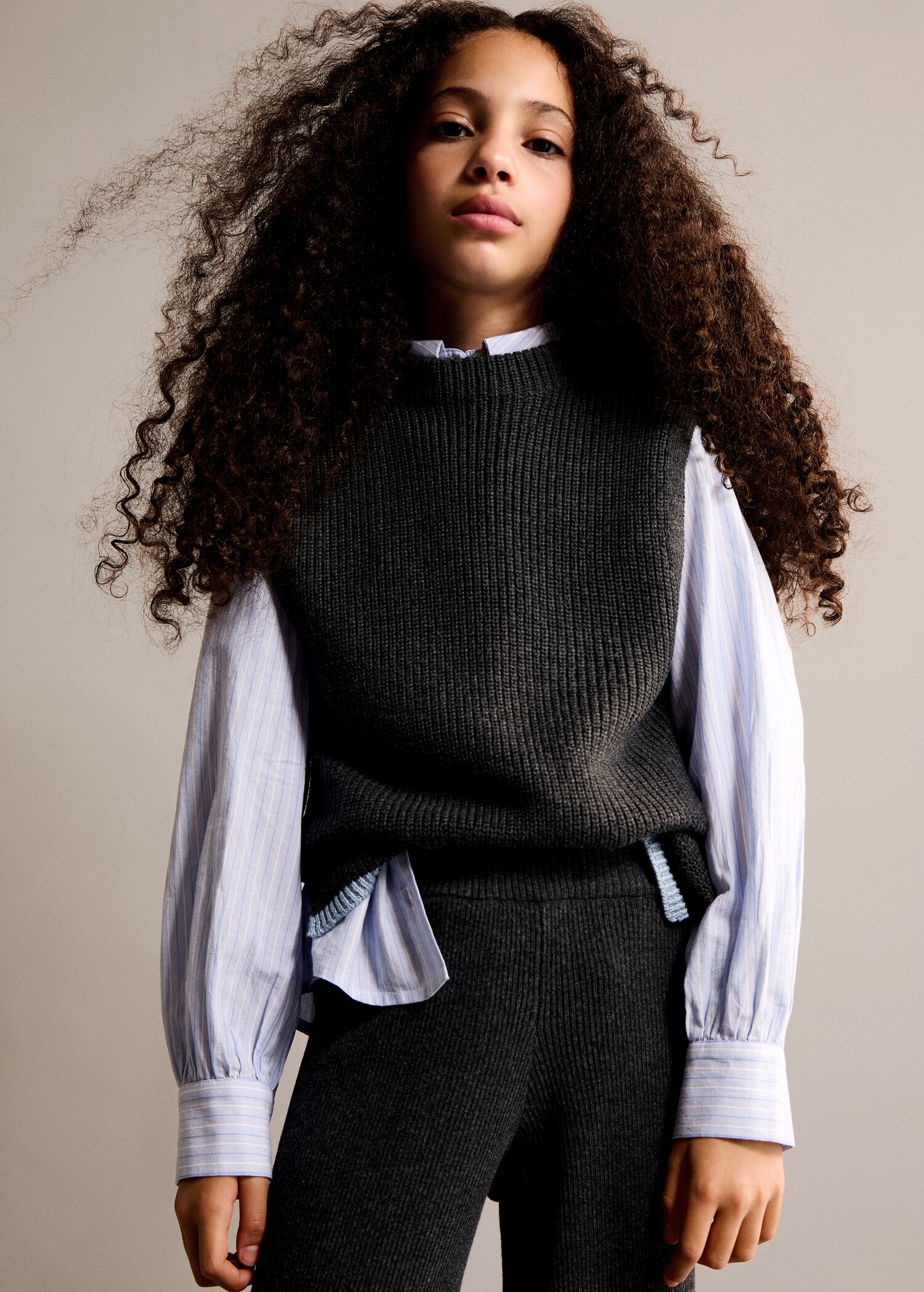 Knitted waistcoat with contrast hem - General plane
