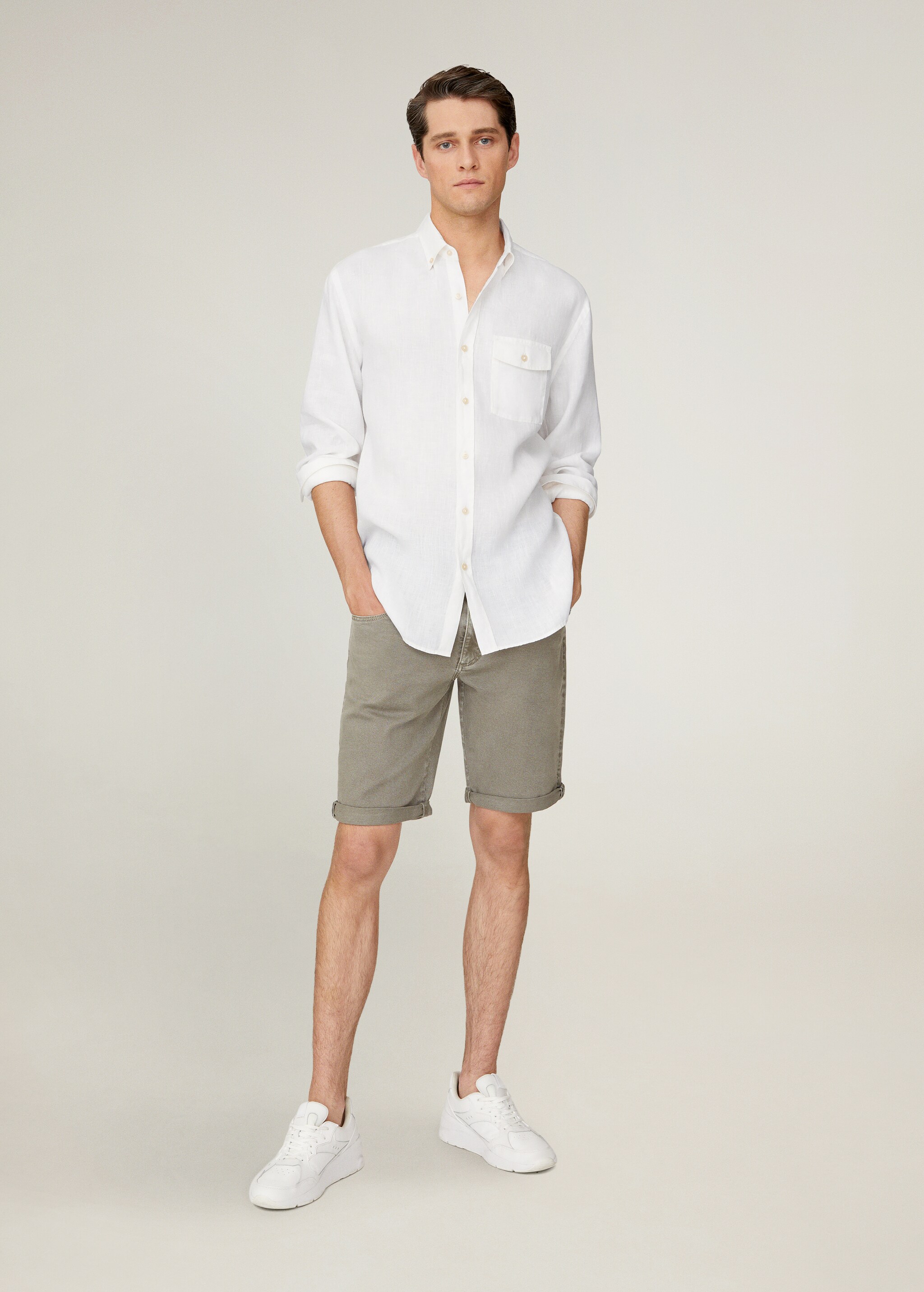 Camisa regular fit 100% lino - Plano general