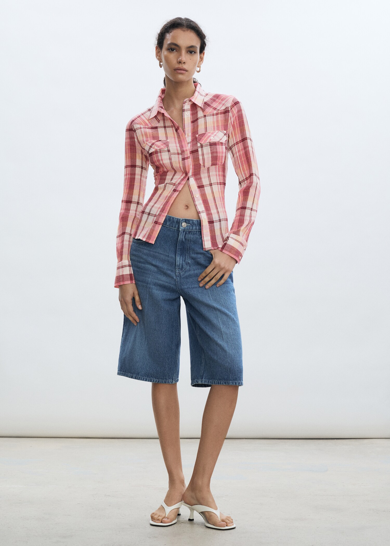 Camisa quadres cotó - Pla general