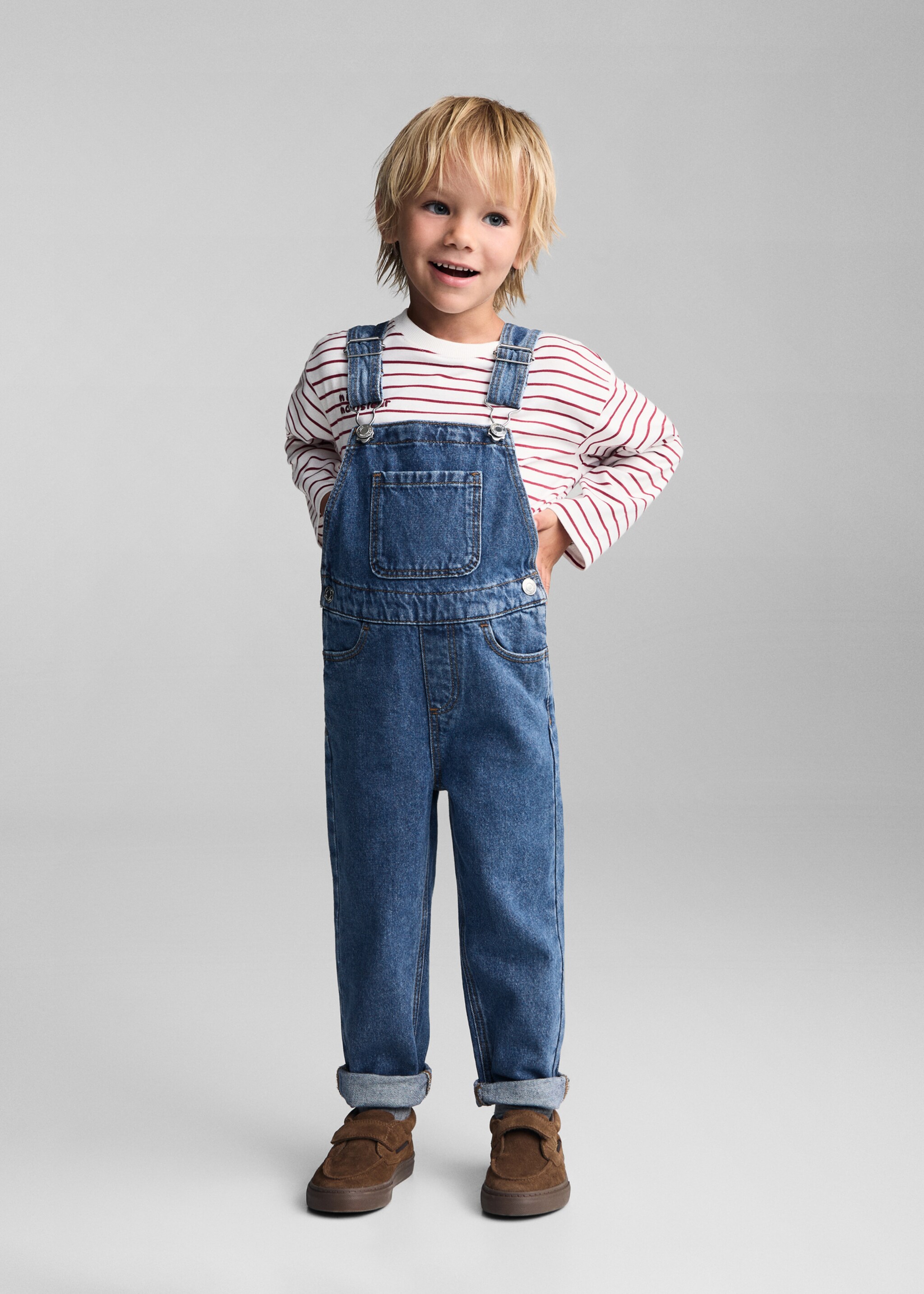 Lange Jeanslatzhose - Allgemeine Ansicht, Mittelblau. Ref: 77093276-00.