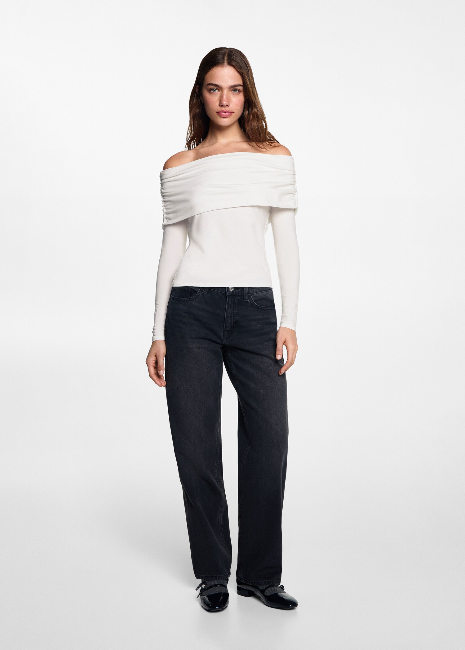 Off-shoulder T-shirt - General plane