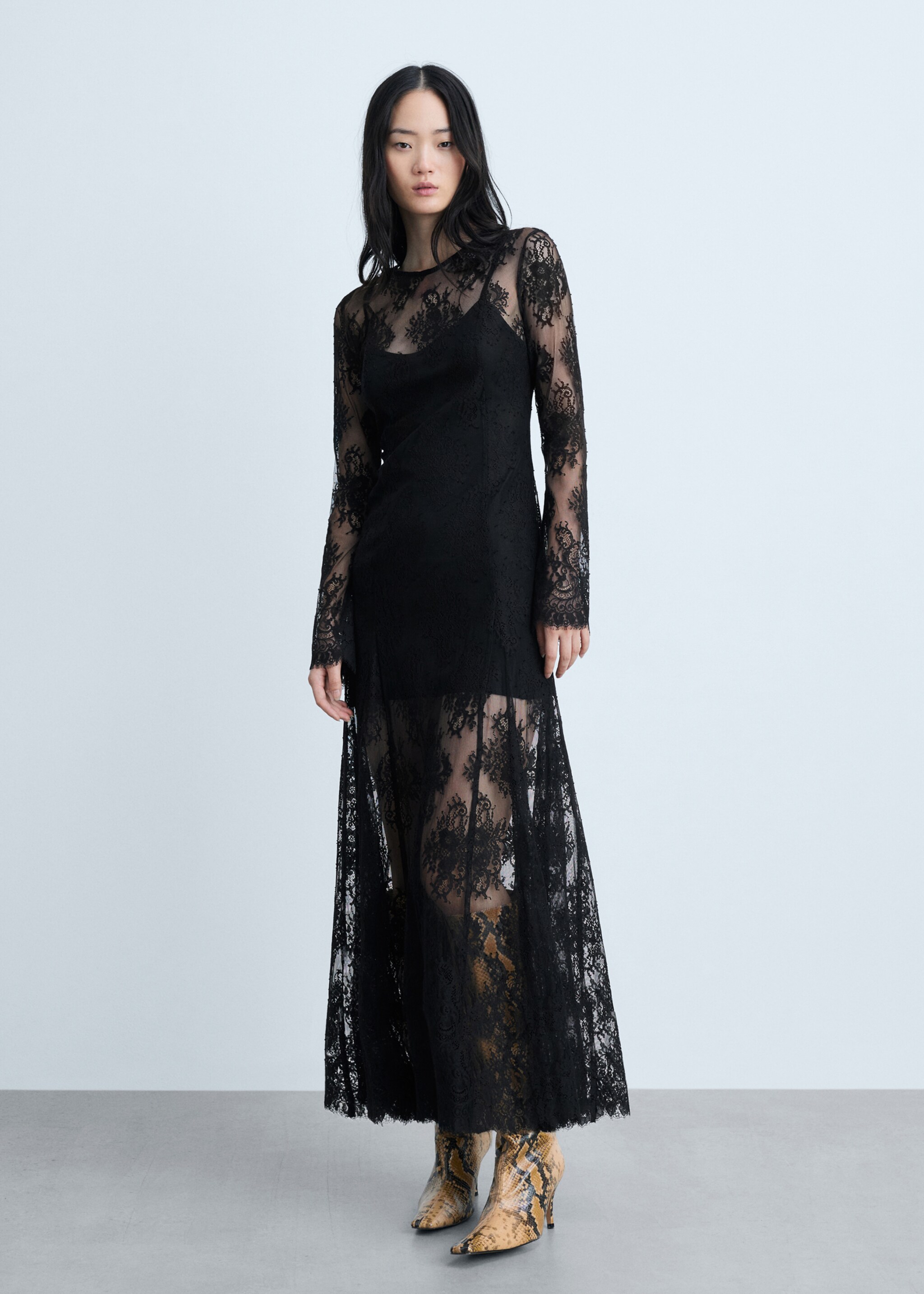 Semi-transparent lace long dress - General plane, Black. Ref: 77094058-00.
