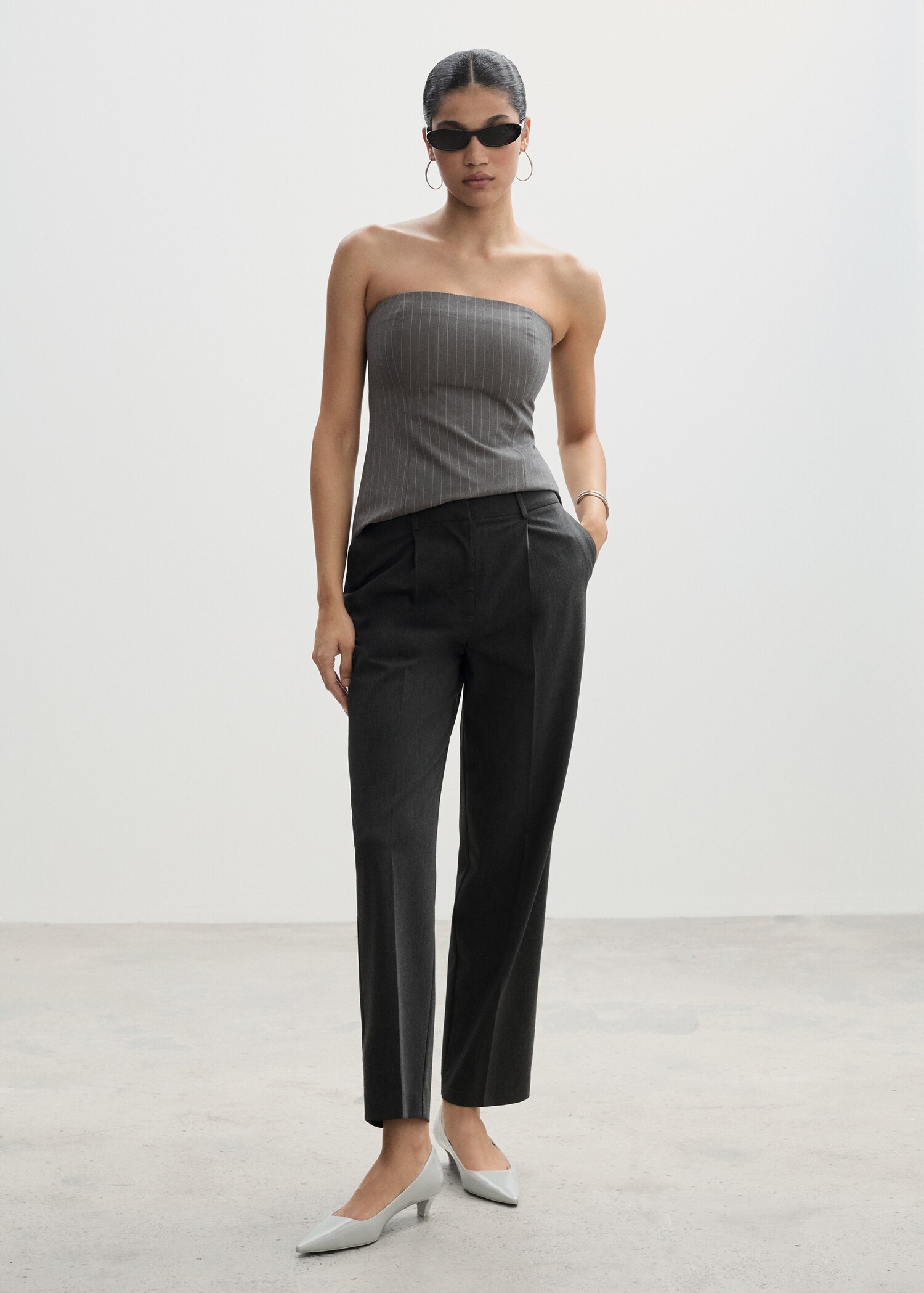 Straight-fit pleated trousers - General plane