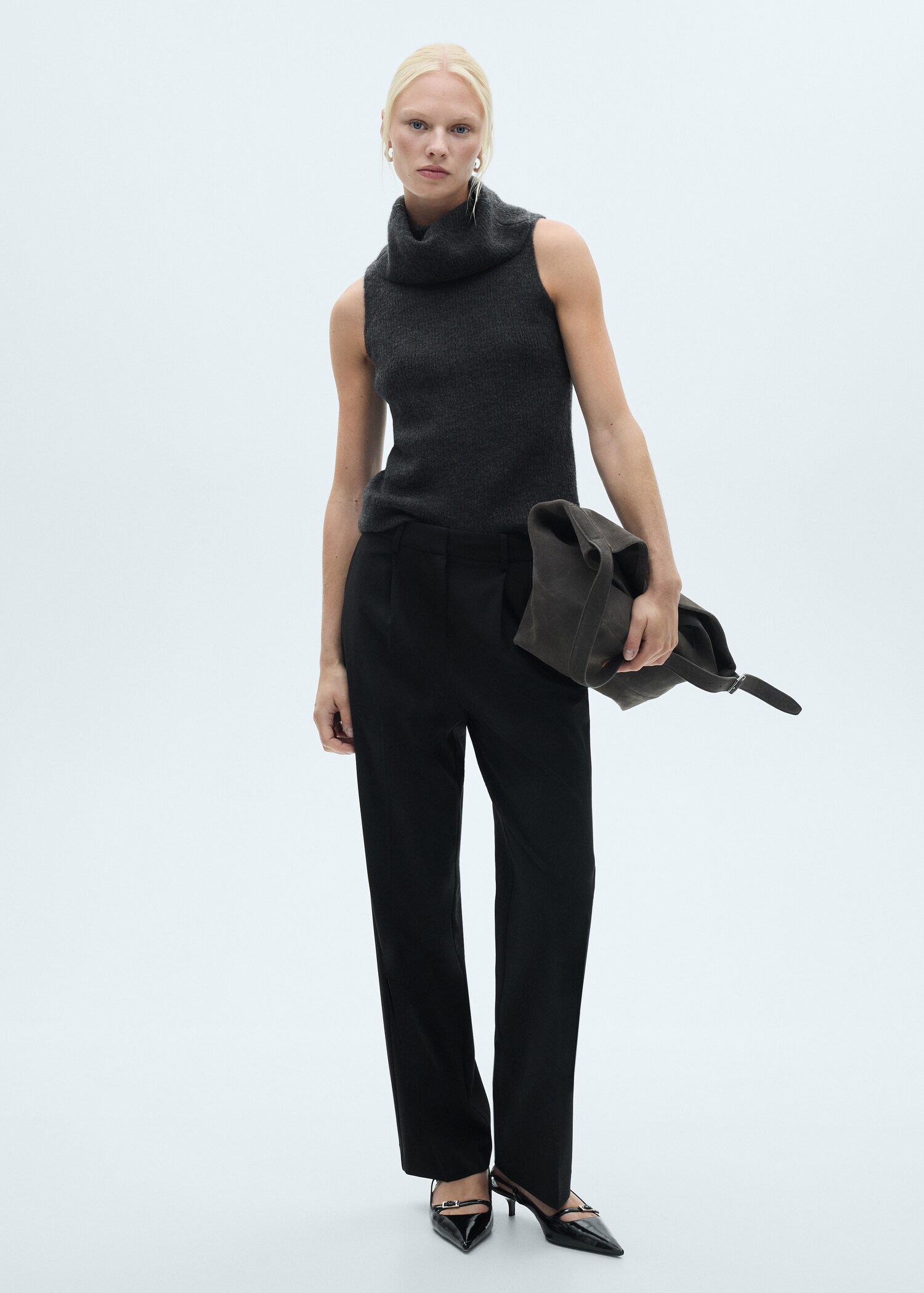 Straight-fit pleated trousers - General plane
