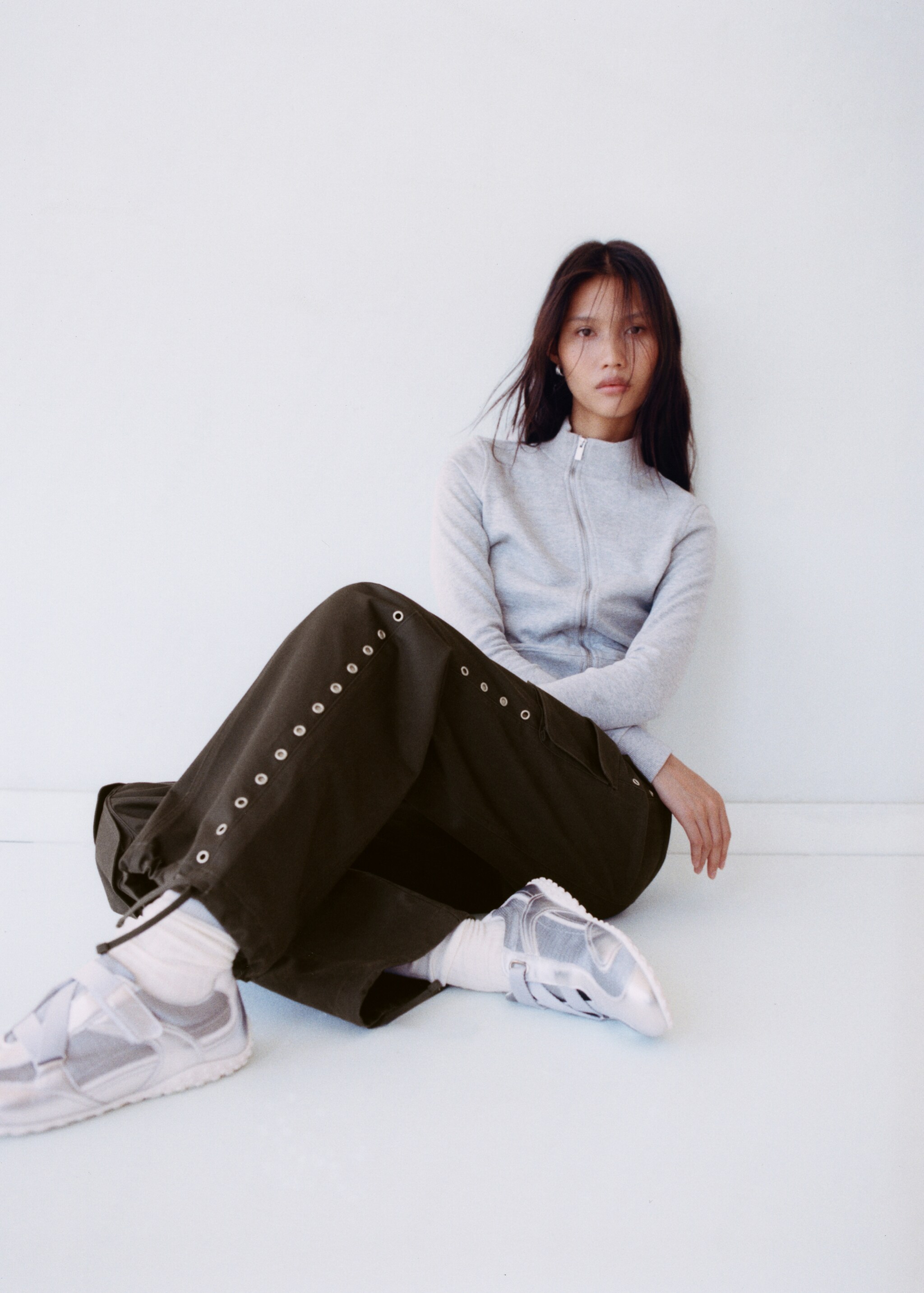 Canvas-Sneakers mit Leder - Allgemeine Ansicht, Silber. Ref: 77094788-00.