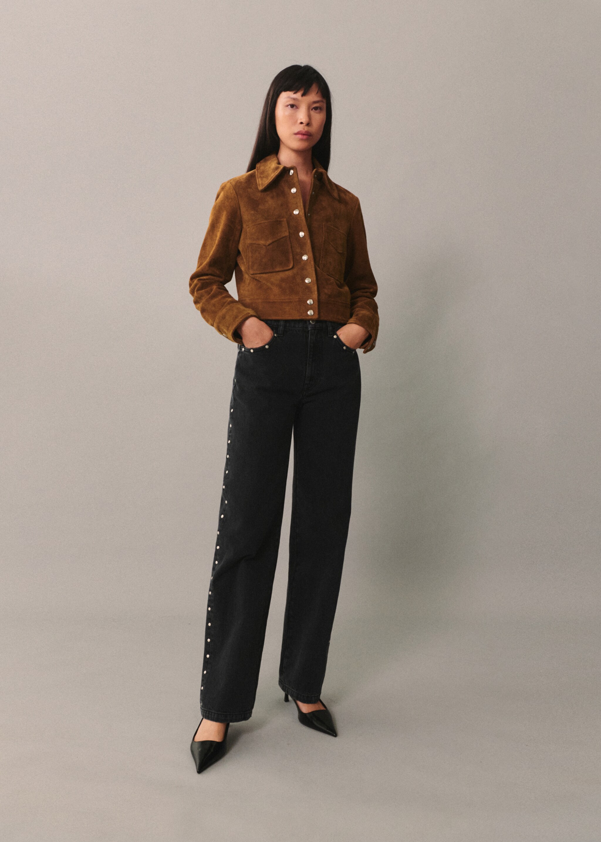 Gerade Jeans mit Nieten - Allgemeine Ansicht, Black denim. Ref: 77095673-00.