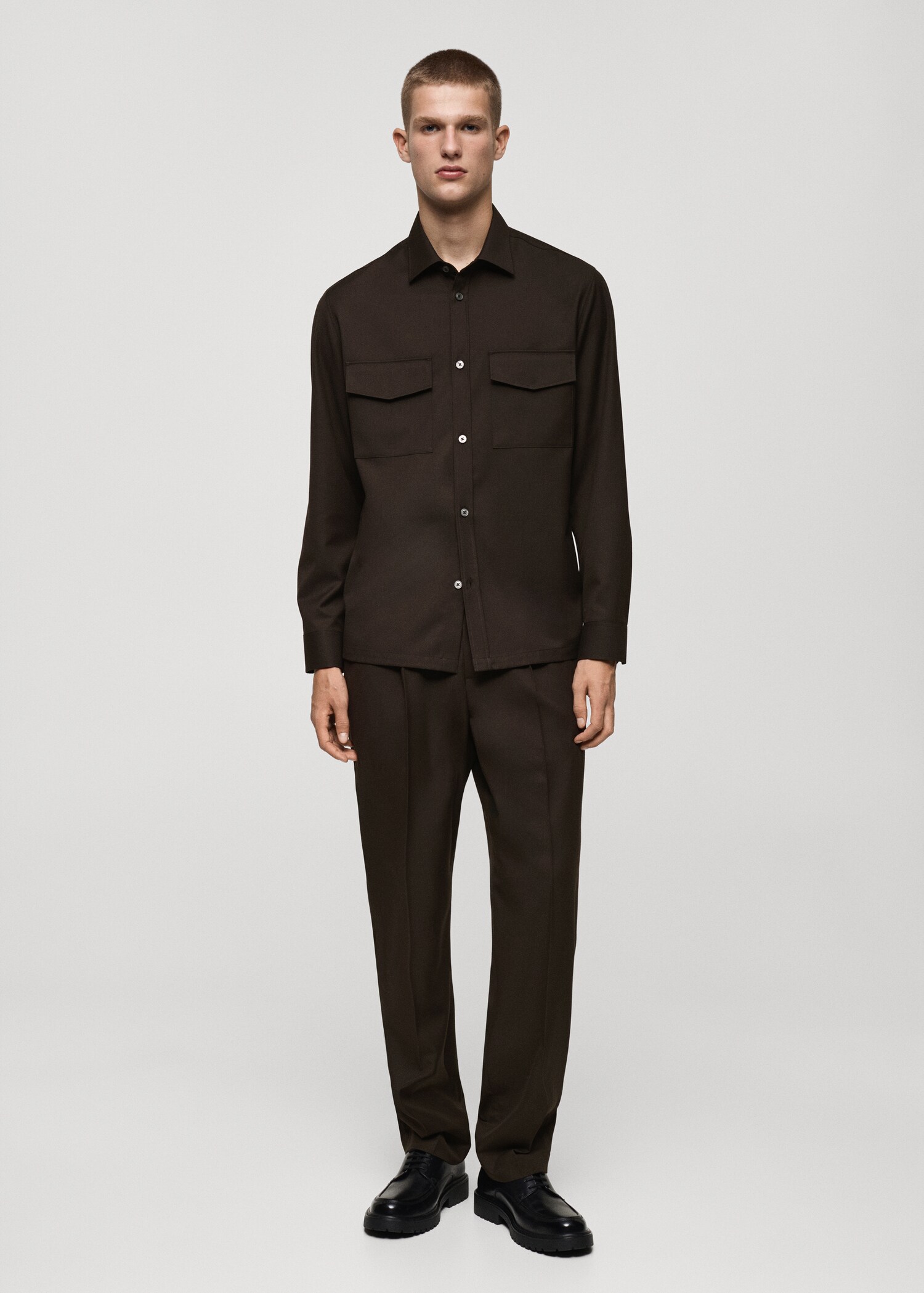 Sobrecamisa regular fit bolsillos - Plano general
