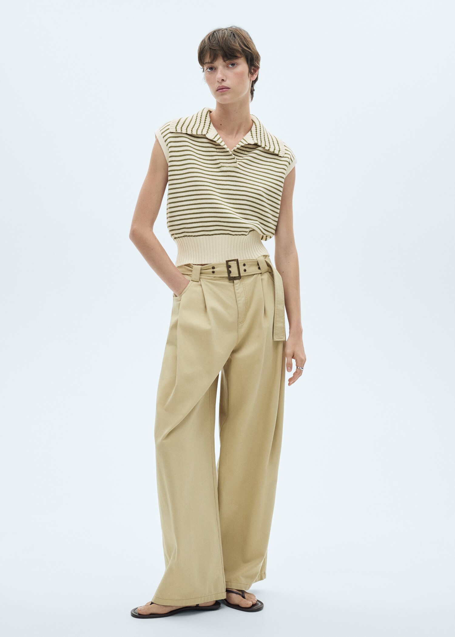 Striped knitted gilet - General plane