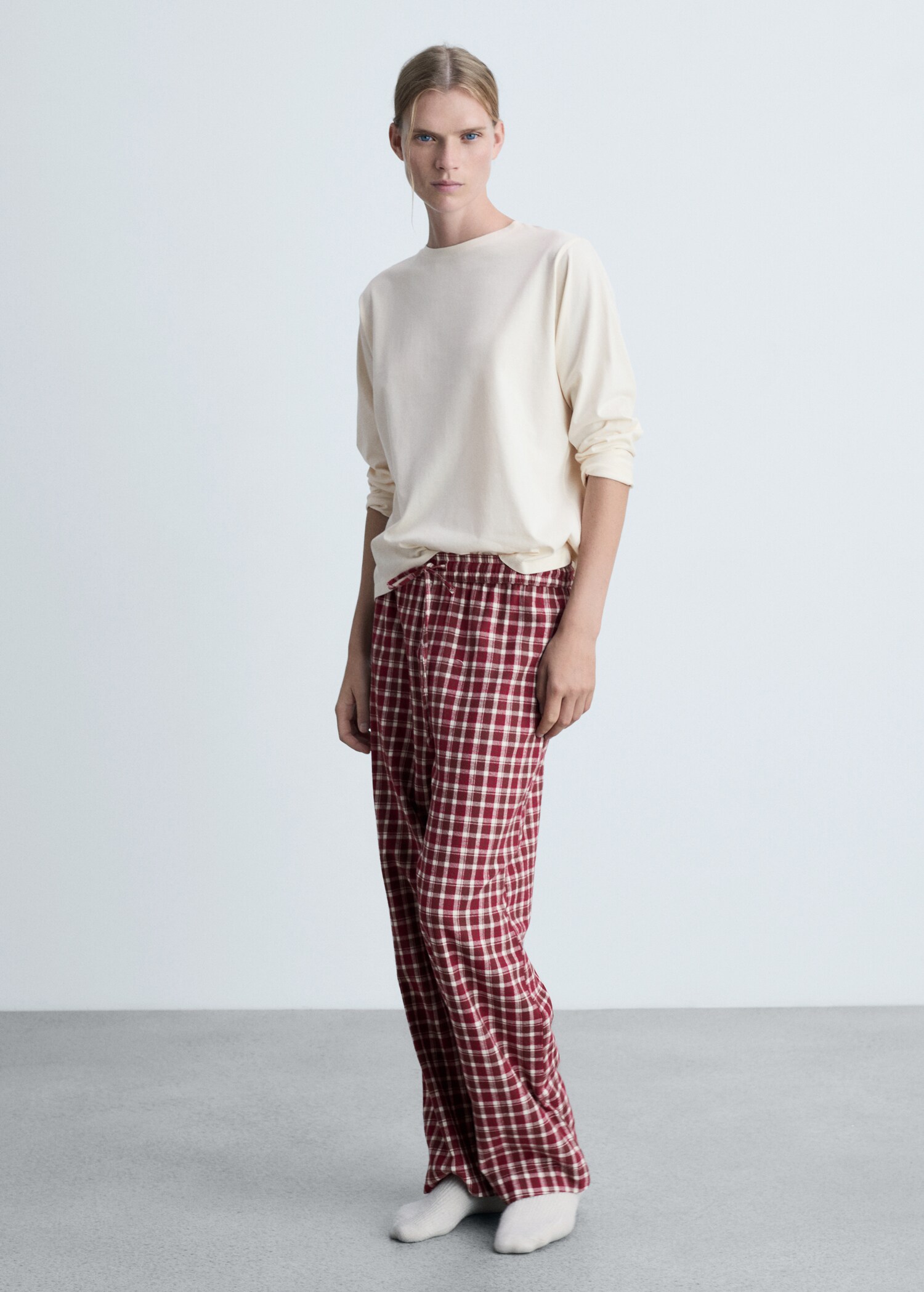 Two-piece flannel pyjamas - General plane