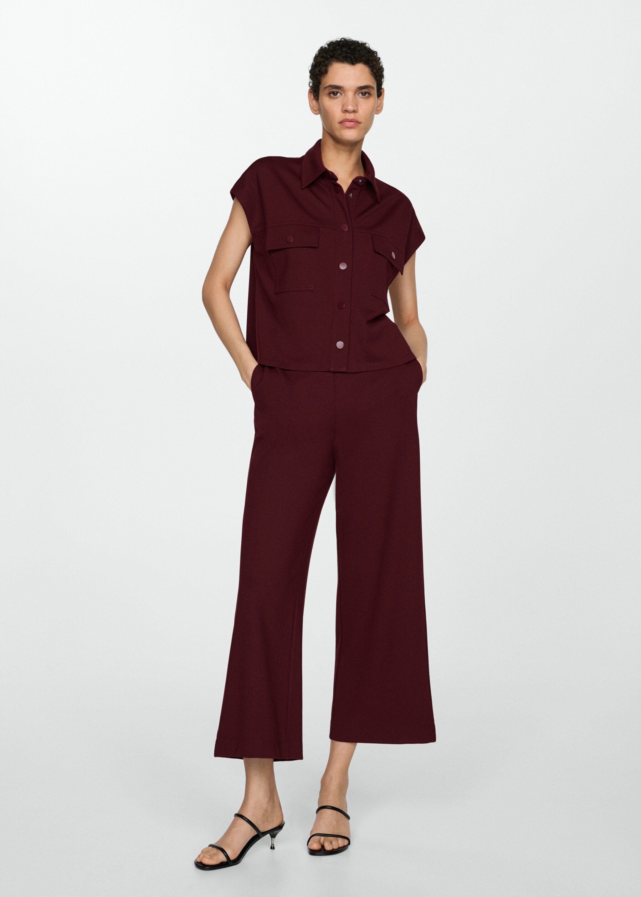 Waistcoat with buttons and pockets - General plane, Burgundy. Ref: 77097651-00.