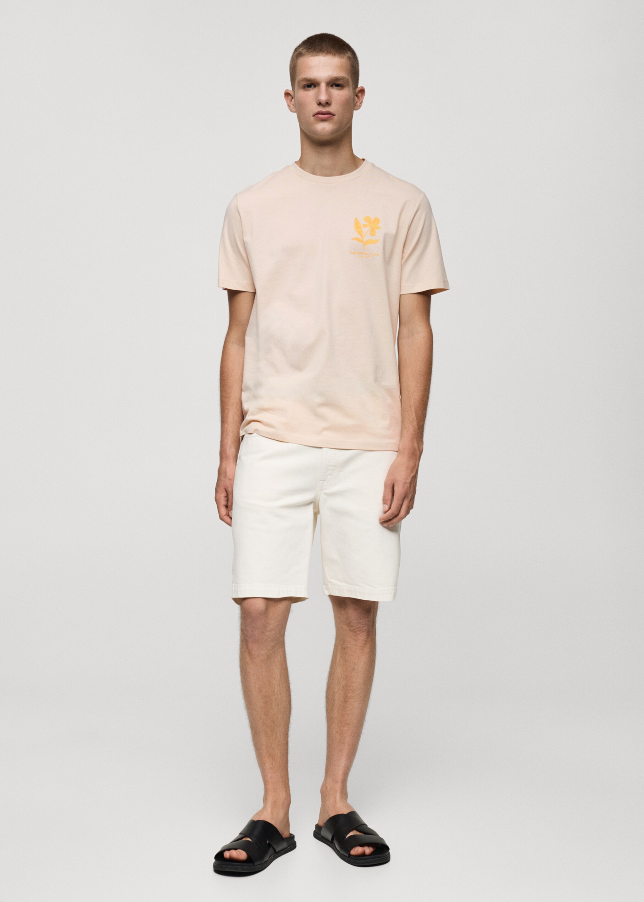 T-Shirt aus 100 % Baumwolle mit Muster auf der Brustpartie - Allgemeine Ansicht