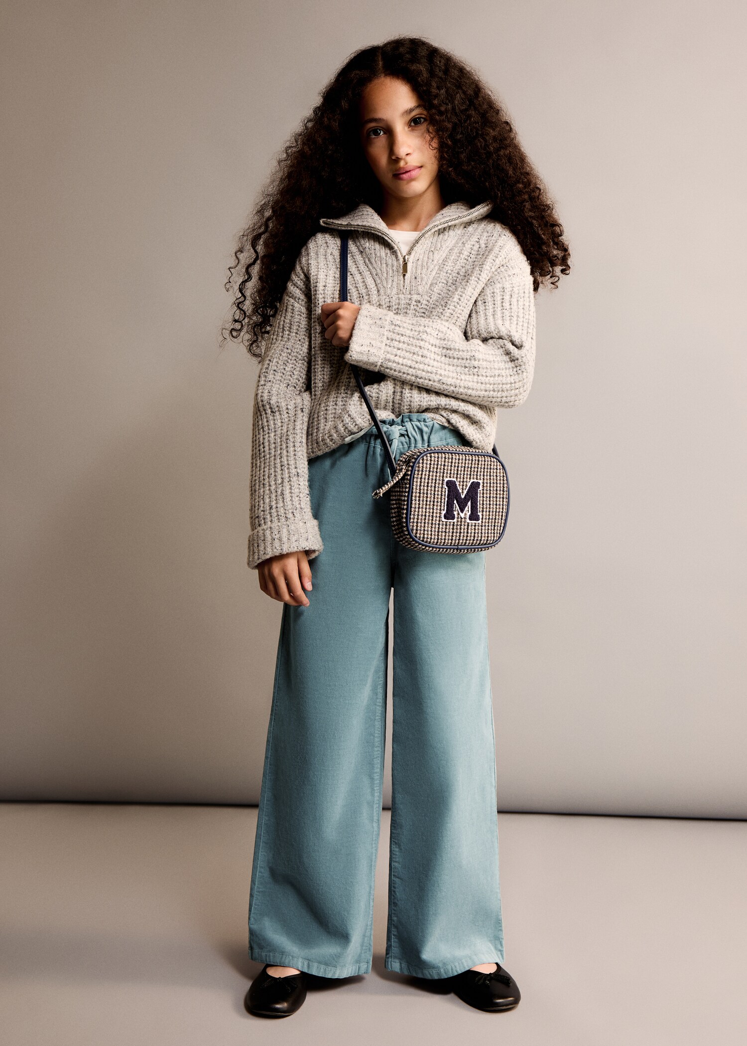 Corduroy trousers with elastic waist - General plane