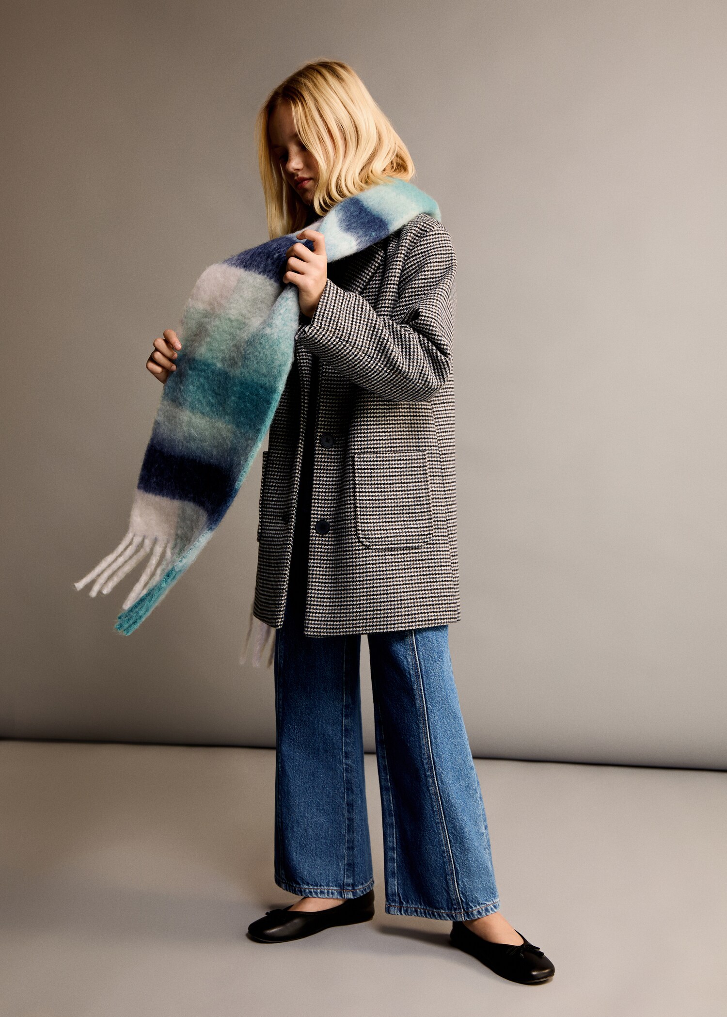 Tricolour striped scarf - General plane