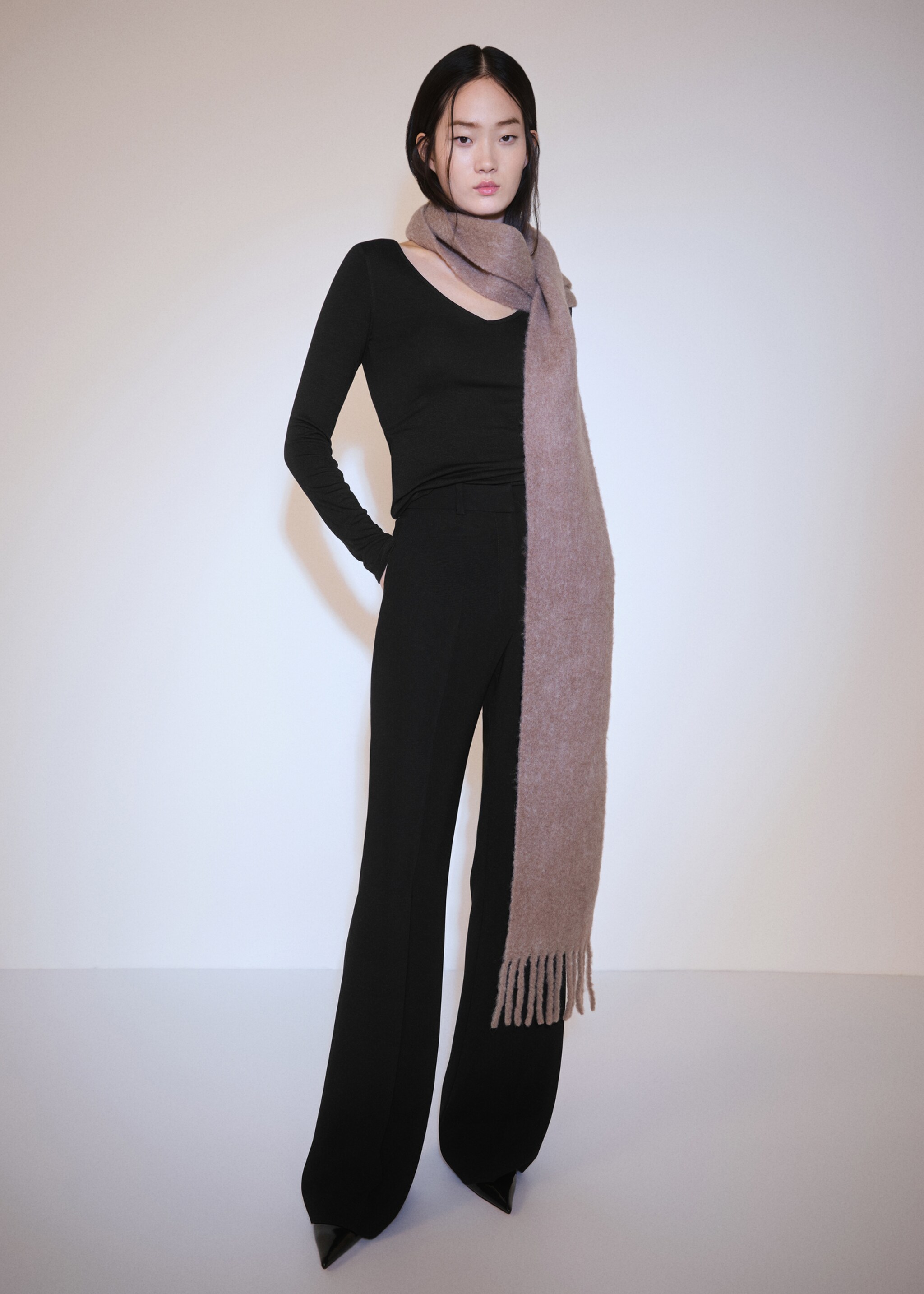 Camiseta manga larga cuello pico - Plano general, Negro. Ref: 77098284-00.