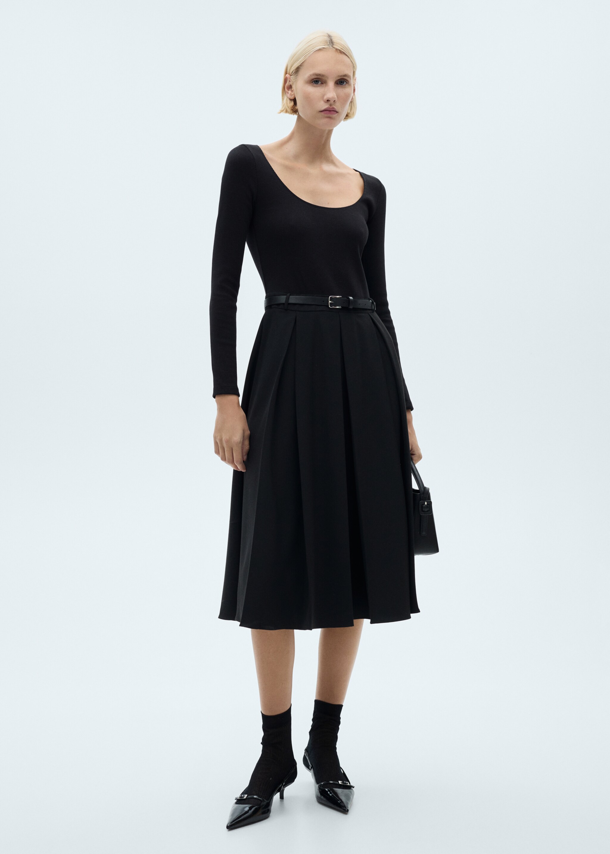 Kombiniertes Kleid mit Faltendetails und Gürtel - Allgemeine Ansicht, Schwarz. Ref: 77098285-00.