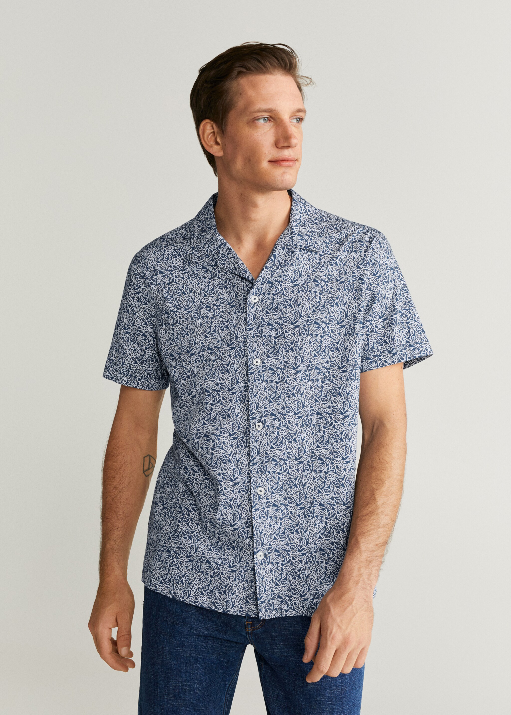 Camisa regular fit estampado hojas - Plano general